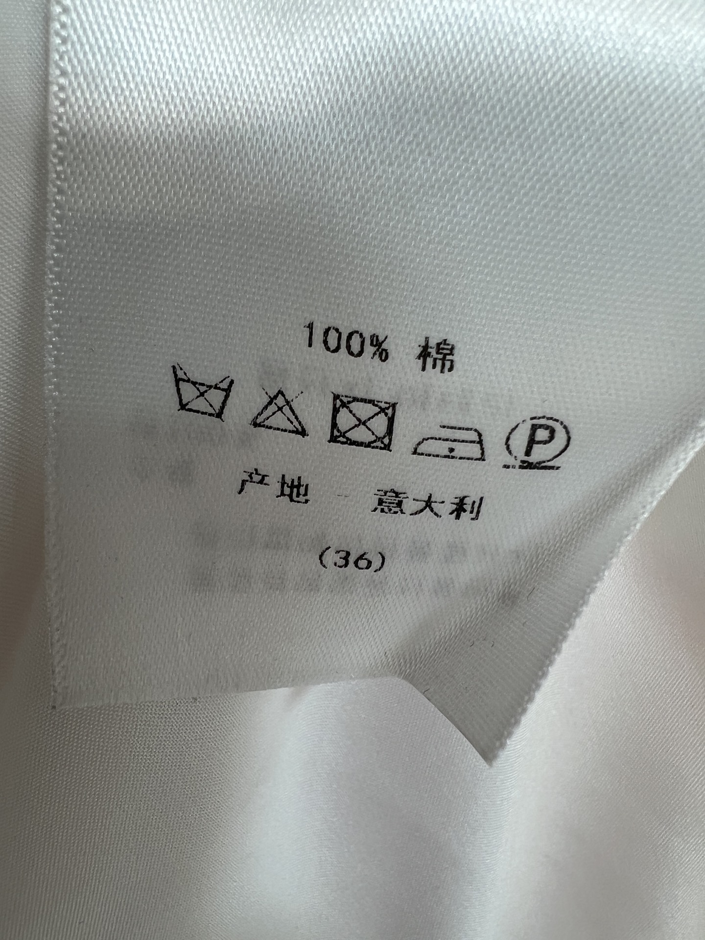 D家 26春夏新款 花卉印花连衣裙 白底配粉红玫瑰 氛围感拉满 轻薄透气纯棉面料 春夏穿超舒服 收腰+同