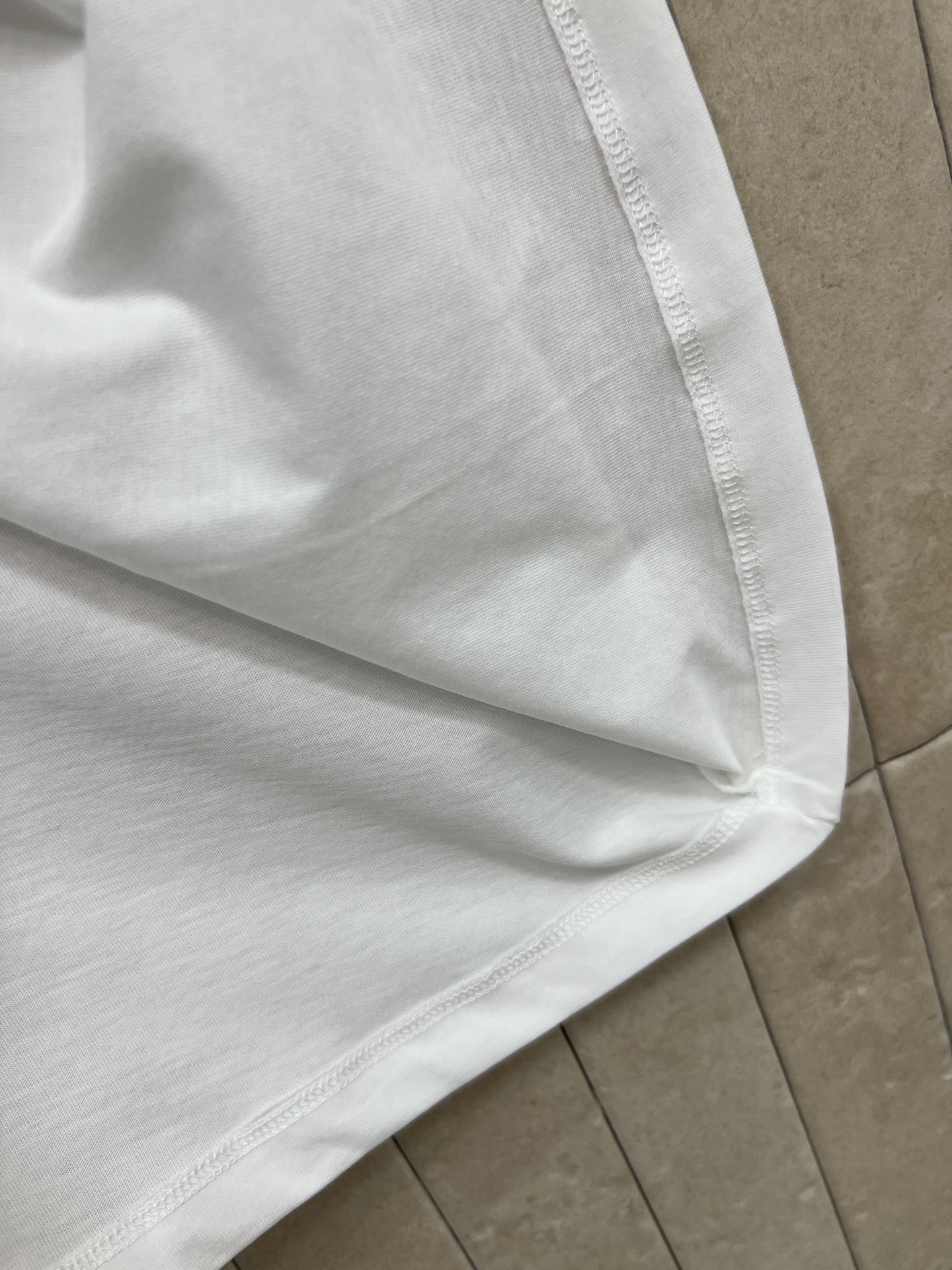 D家 26春夏新款 花卉印花短袖T恤 纯棉材质 柔软舒适 日常穿着超友好 圆领正肩设计 正面粉色玫瑰花+