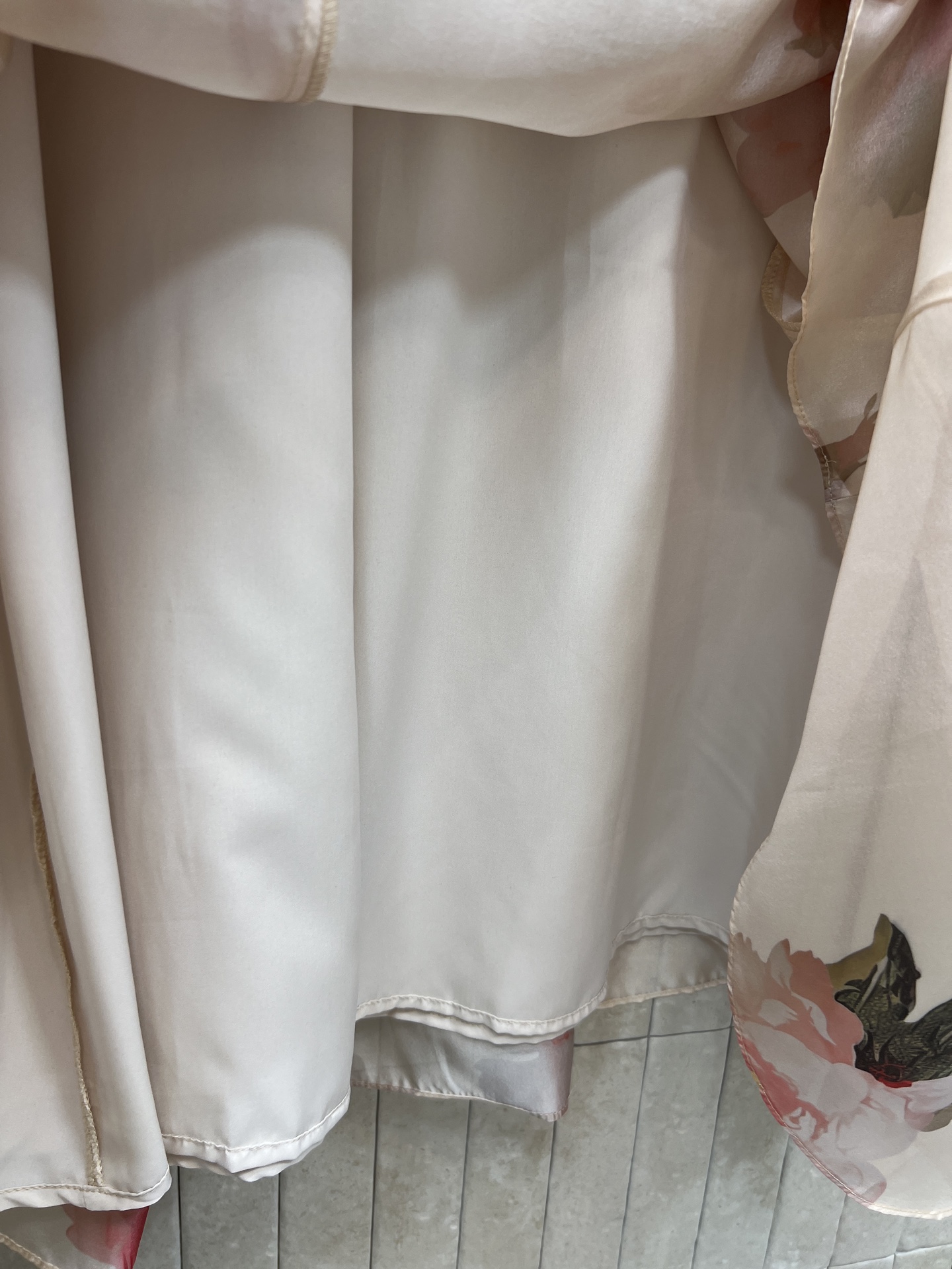 D家 26春夏新款 花卉印花半身裙 面料轻盈玫瑰印花 法式浪漫氛围感满满 高腰A字版型舒适显瘦 裙摆大摆