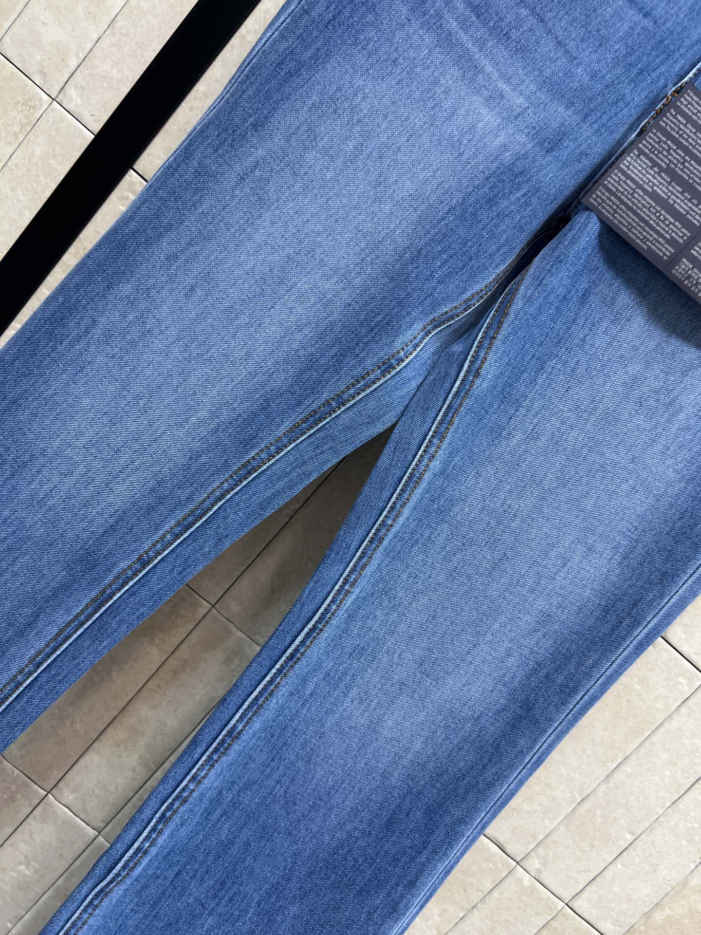 PD家 26春夏新款 ​​高腰微喇牛仔裤 经典牛仔棉质面料 四面弹力 穿着舒适又显瘦 微喇裤型修饰腿型 