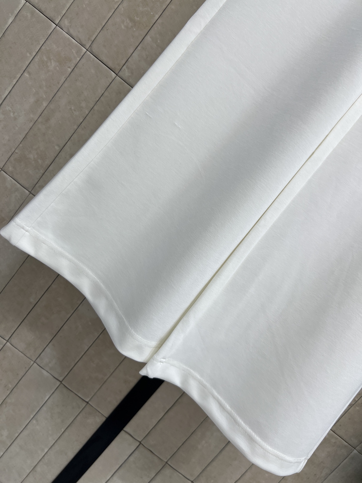 C家 26春夏新款 阔腿休闲裤 面料柔软垂感超赞 穿着舒适又显瘦 松紧腰+抽绳设计 适合各种身材 双C刺