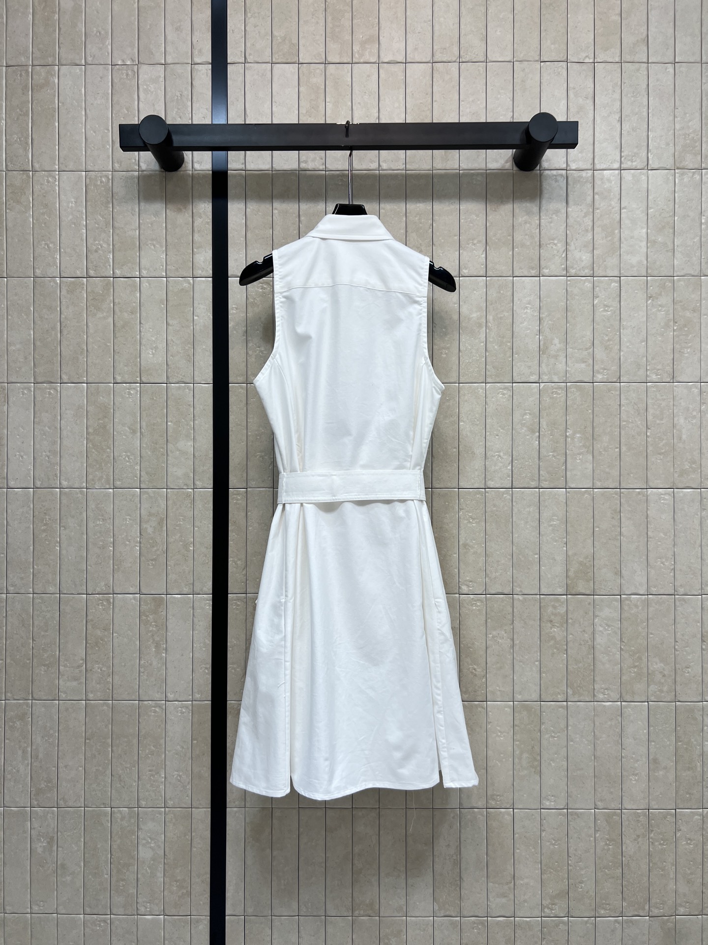 POL家 26春夏新款 无袖衬衫连衣裙 纯棉材质 透气又挺括 无袖翻领+Polo领设计 学院风满满 腰间