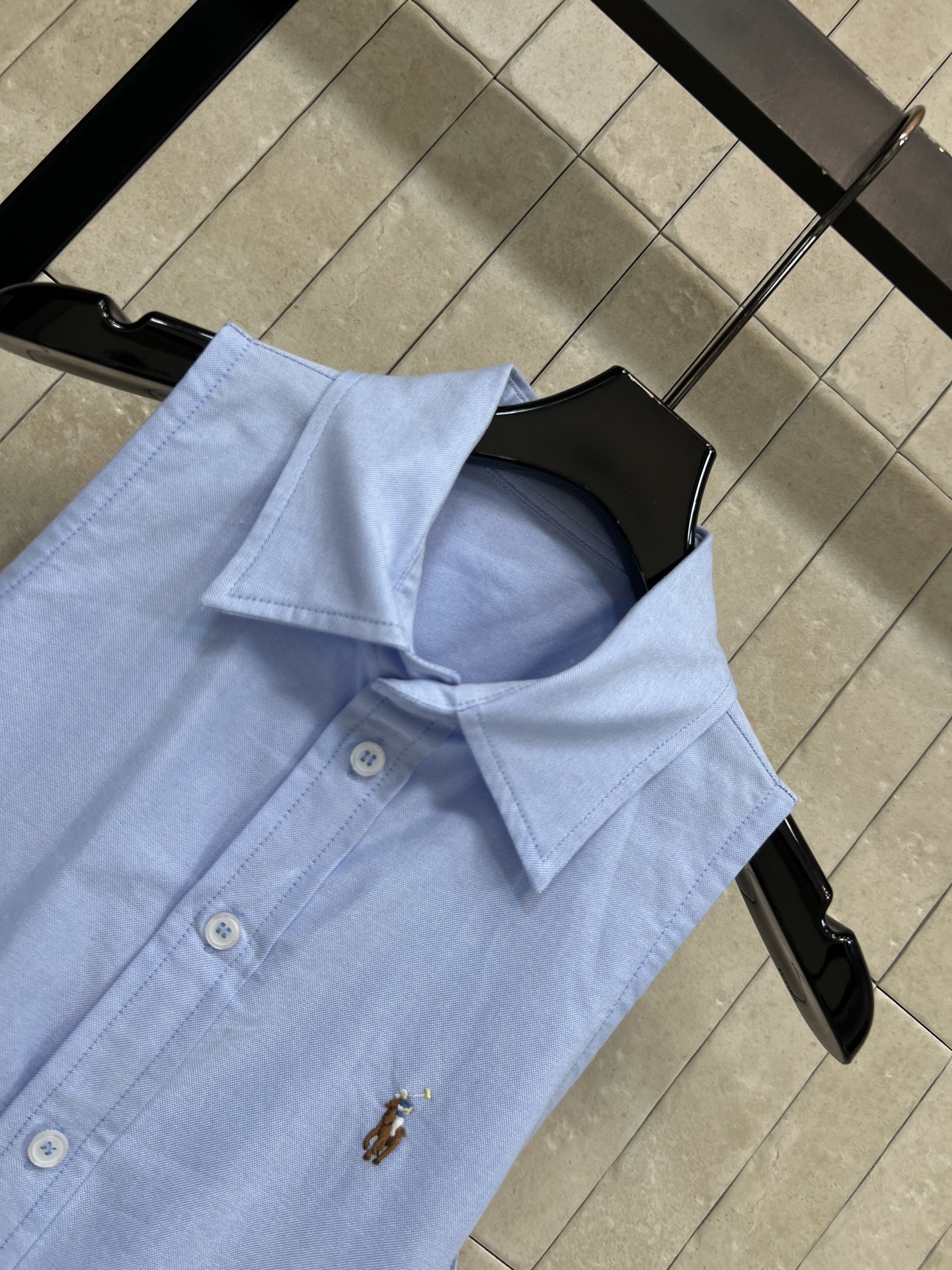 POL家 26春夏新款 无袖衬衫连衣裙 纯棉材质 透气又挺括 无袖翻领+Polo领设计 学院风满满 腰间