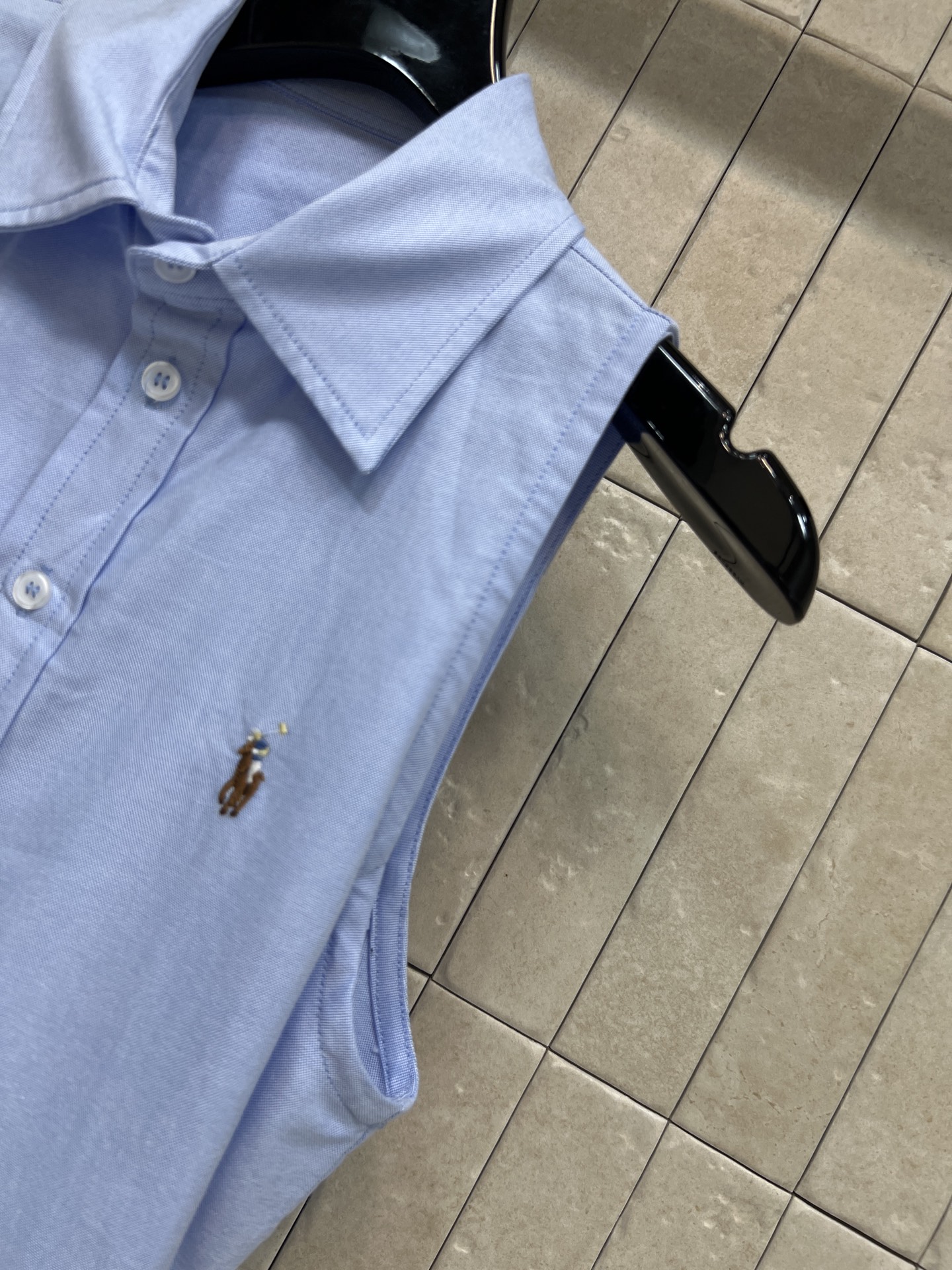 POL家 26春夏新款 无袖衬衫连衣裙 纯棉材质 透气又挺括 无袖翻领+Polo领设计 学院风满满 腰间