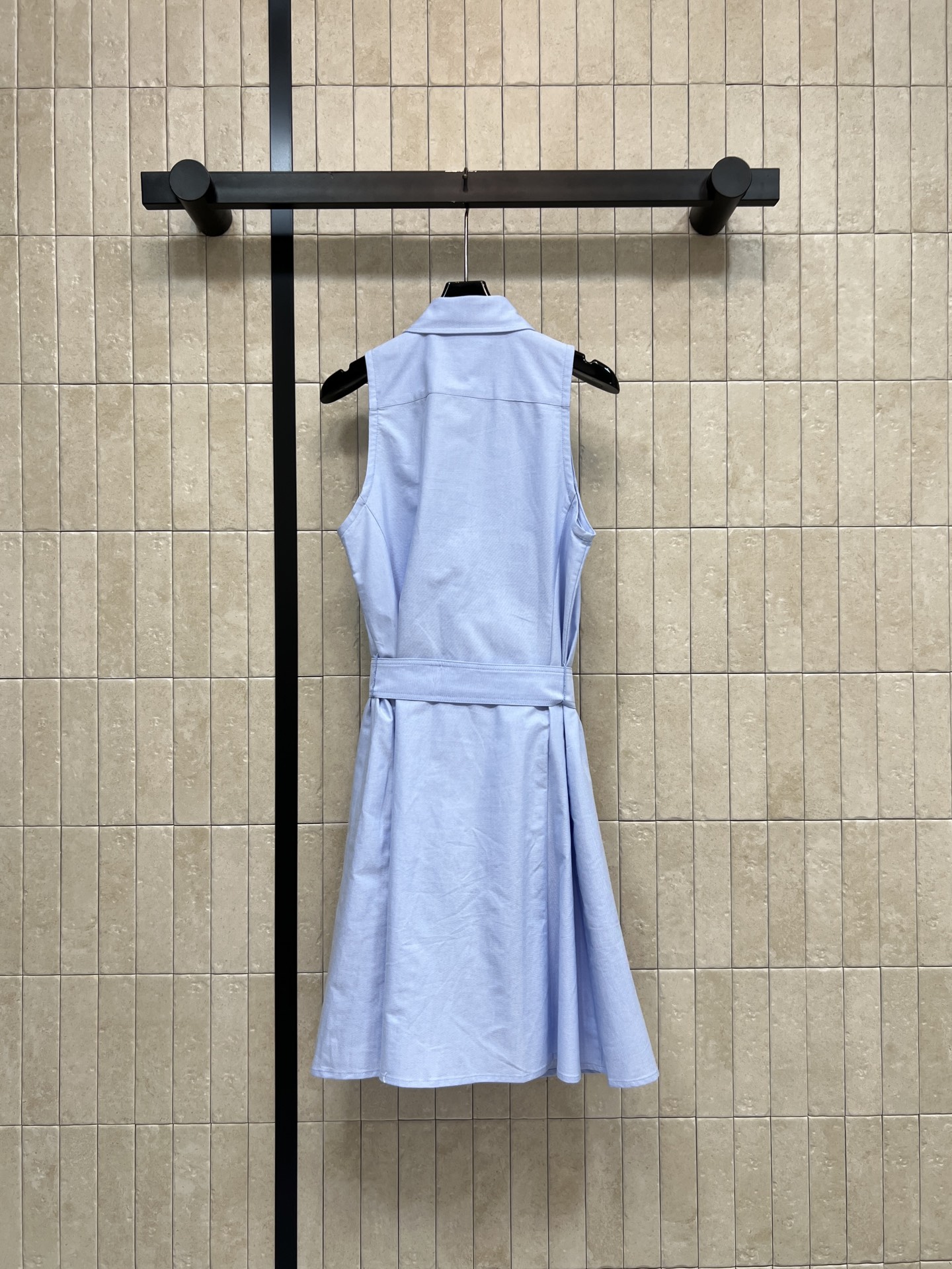 POL家 26春夏新款 无袖衬衫连衣裙 纯棉材质 透气又挺括 无袖翻领+Polo领设计 学院风满满 腰间