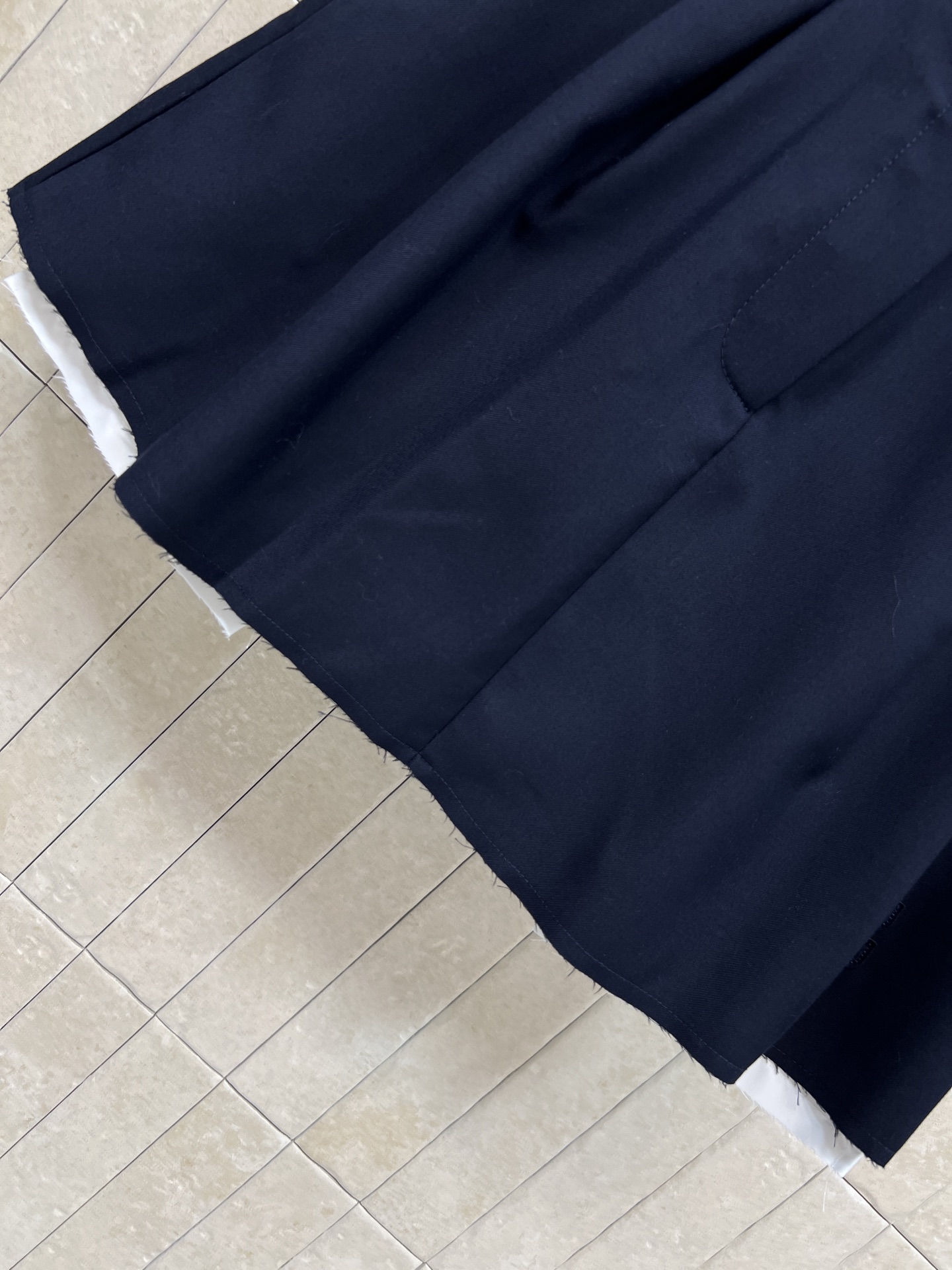 MIU家 26春夏新款 刺绣马甲套装 无袖V领马甲+高腰短裙 轻薄面料超适合春夏穿 简约设计+品牌刺绣 