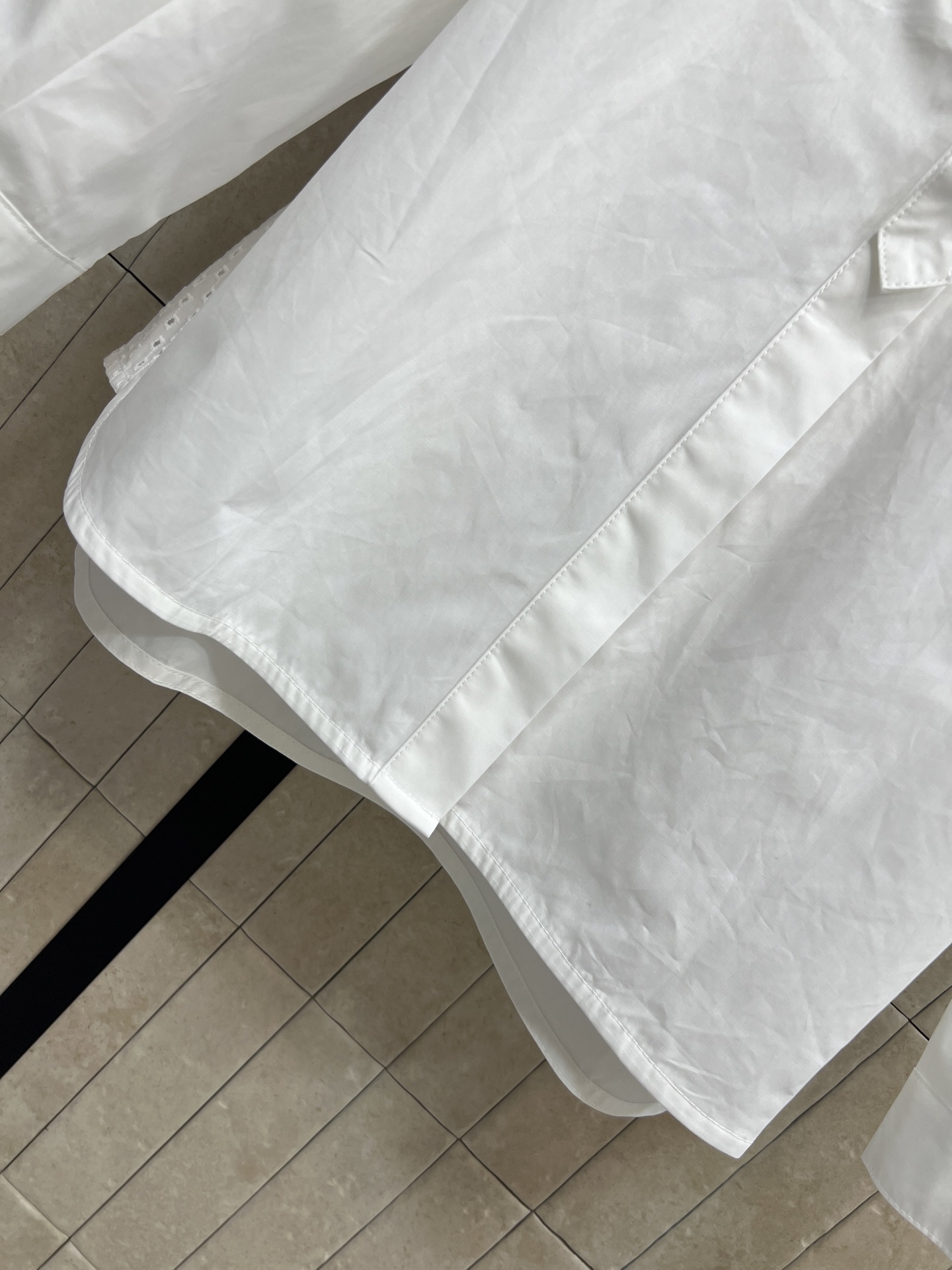 MO家 26春夏新款 白色刺绣衬衫套装 白色刺绣衬衫裙+高腰短裤 采用棉质面料 胸前几何刺绣超精致 短裤