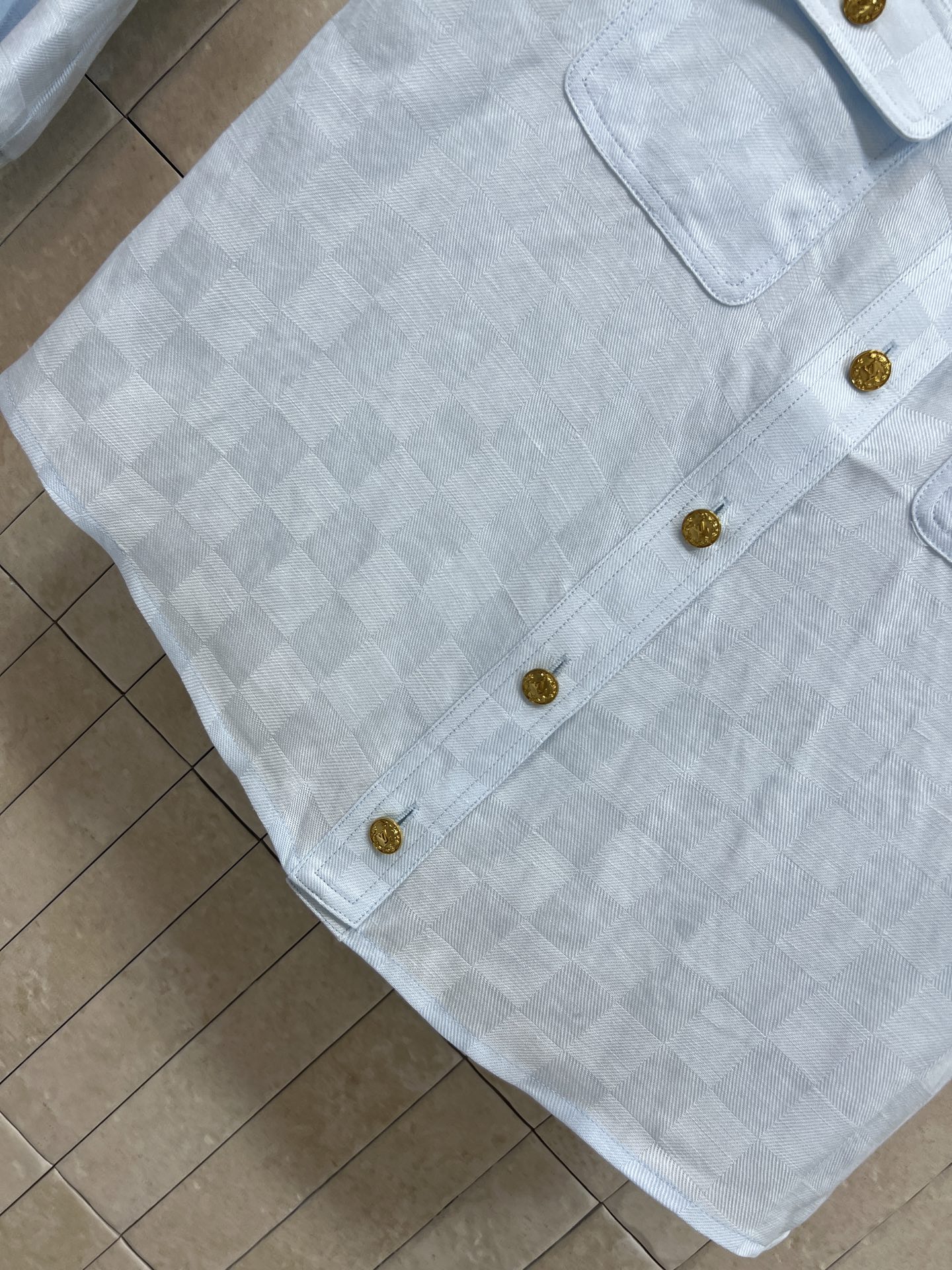 L家 26春夏新款 格纹无袖衬衫套装 无袖衬衫+高腰短裙 轻薄透气面料超适合春夏 翻领衬衫金属纽扣 对称