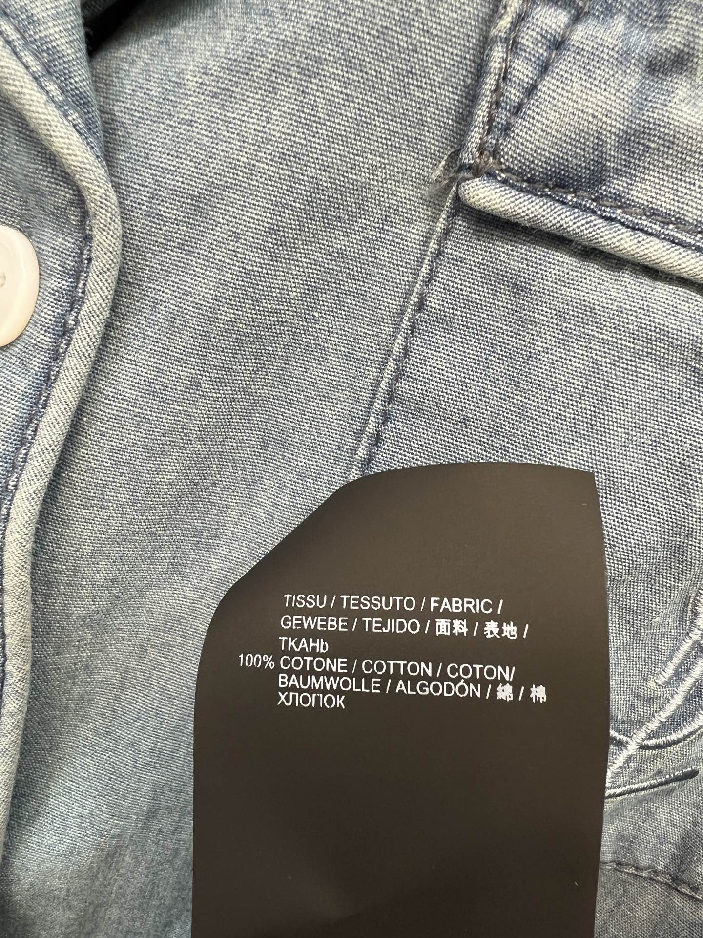 SLP家 26春夏新款 V领短袖牛仔衬衫 西装翻领+单排扣设计 搭配同色系腰带 一秒掐出腰线 口袋上的刺