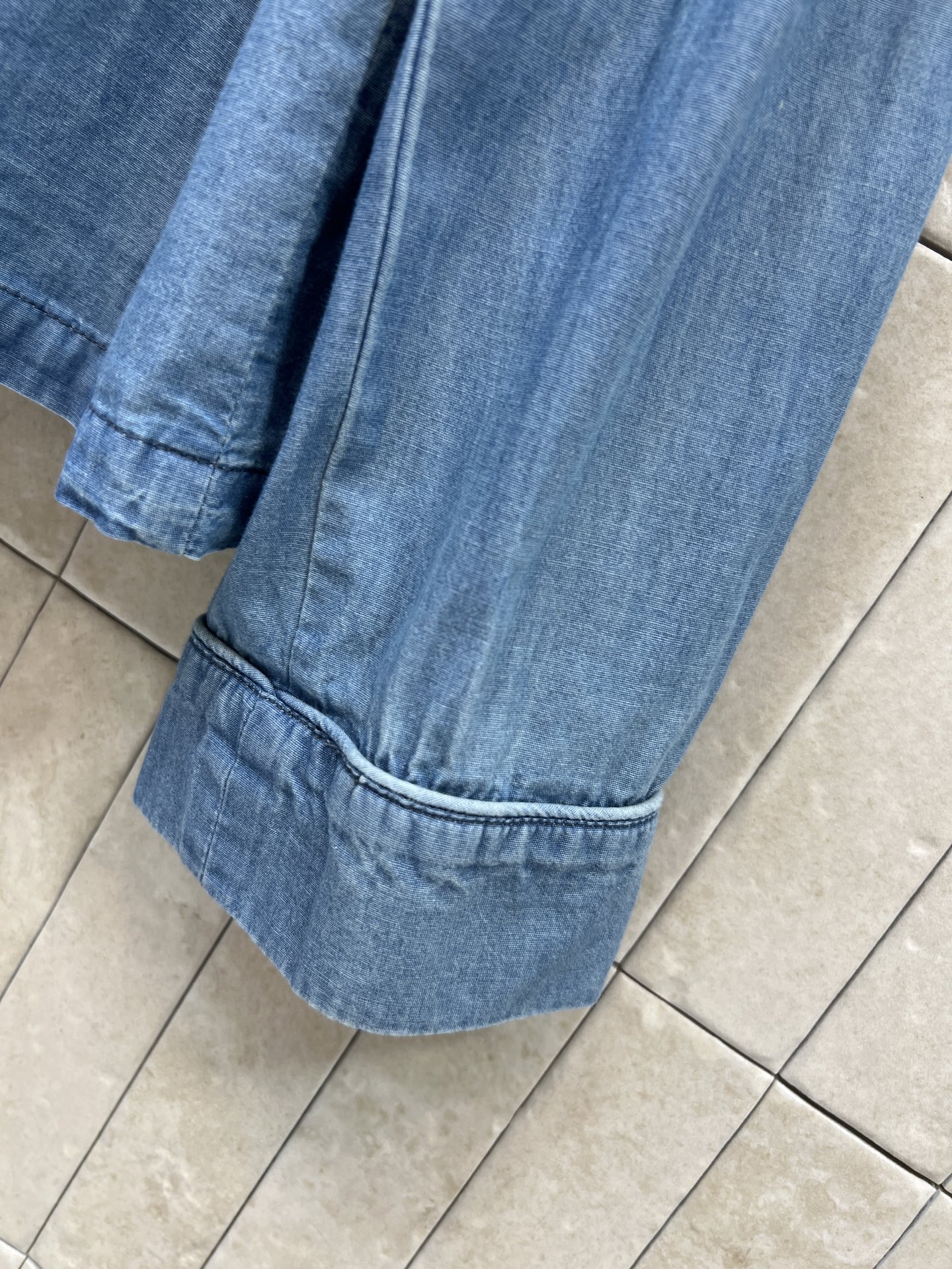 SLP家 26春夏新款 V领长袖牛仔衬衫 棉质面料薄透气超适合春夏 宽松廓形+翻领设计 胸前logo刺绣