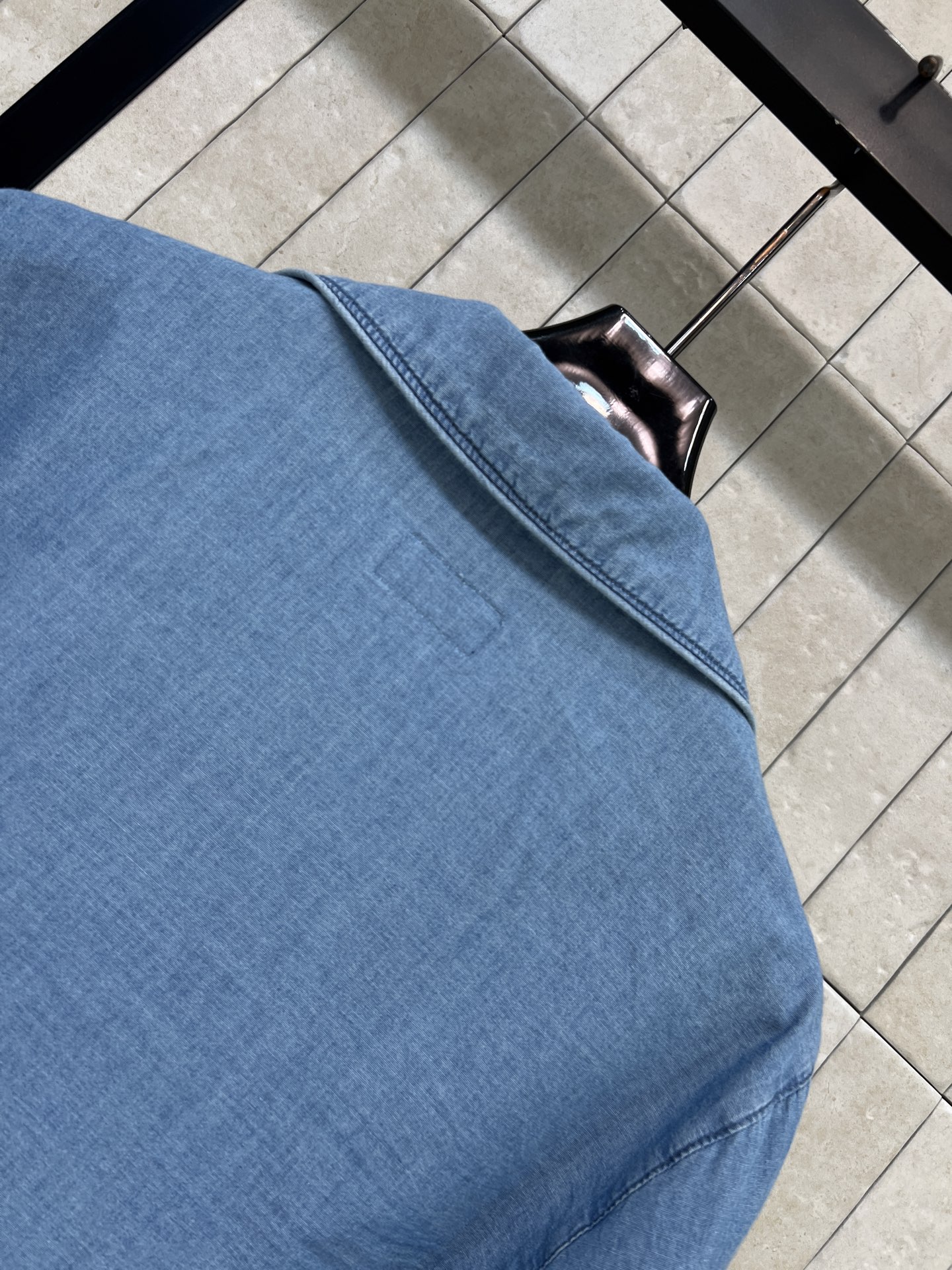 SLP家 26春夏新款 V领长袖牛仔衬衫 棉质面料薄透气超适合春夏 宽松廓形+翻领设计 胸前logo刺绣