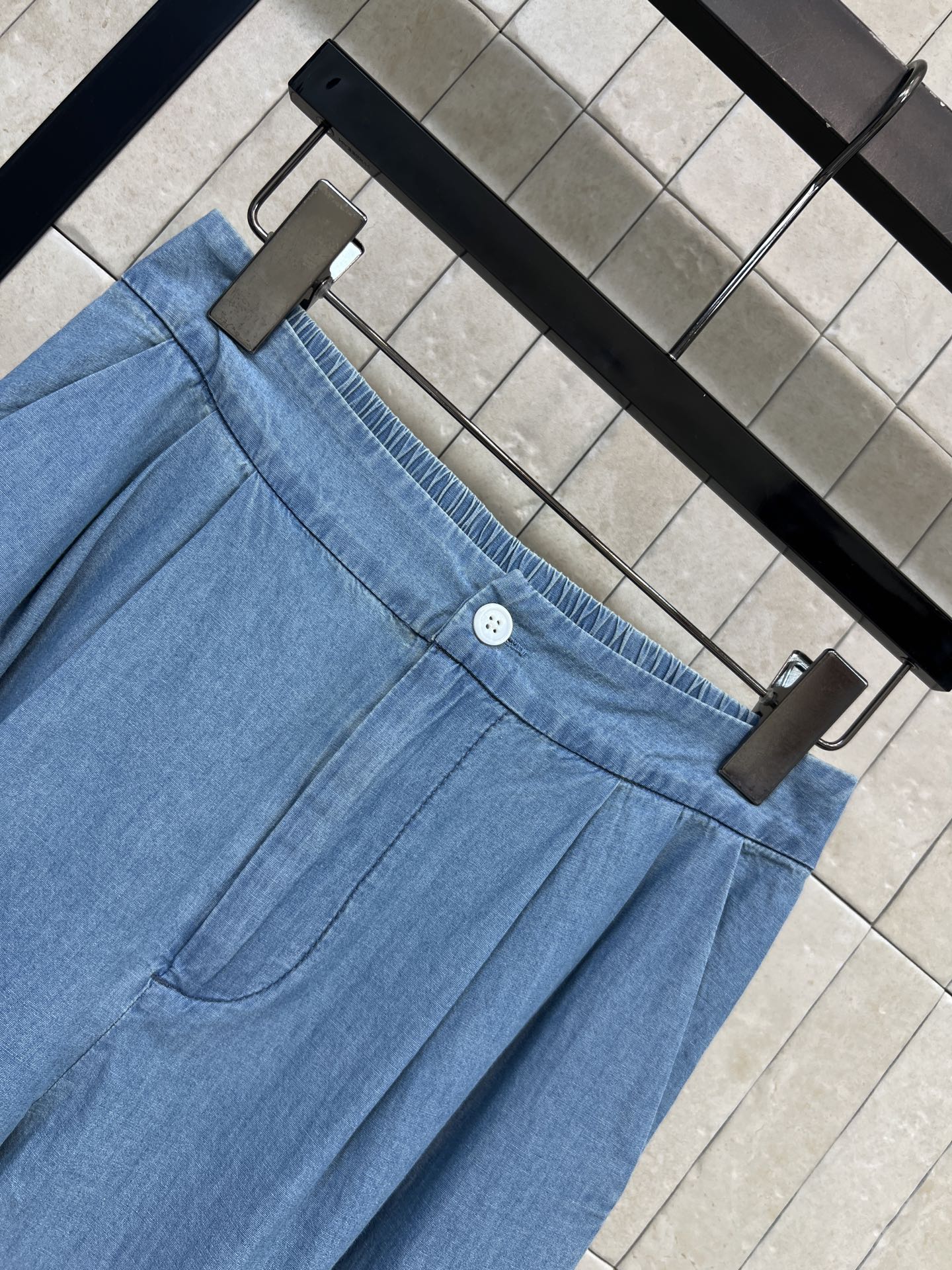 SLP家 牛仔阔腿裤 高腰+宽松直筒设计 显瘦又修饰腿型 高腰打褶剪裁 优化腰腹线条 后松紧腰头 穿着无