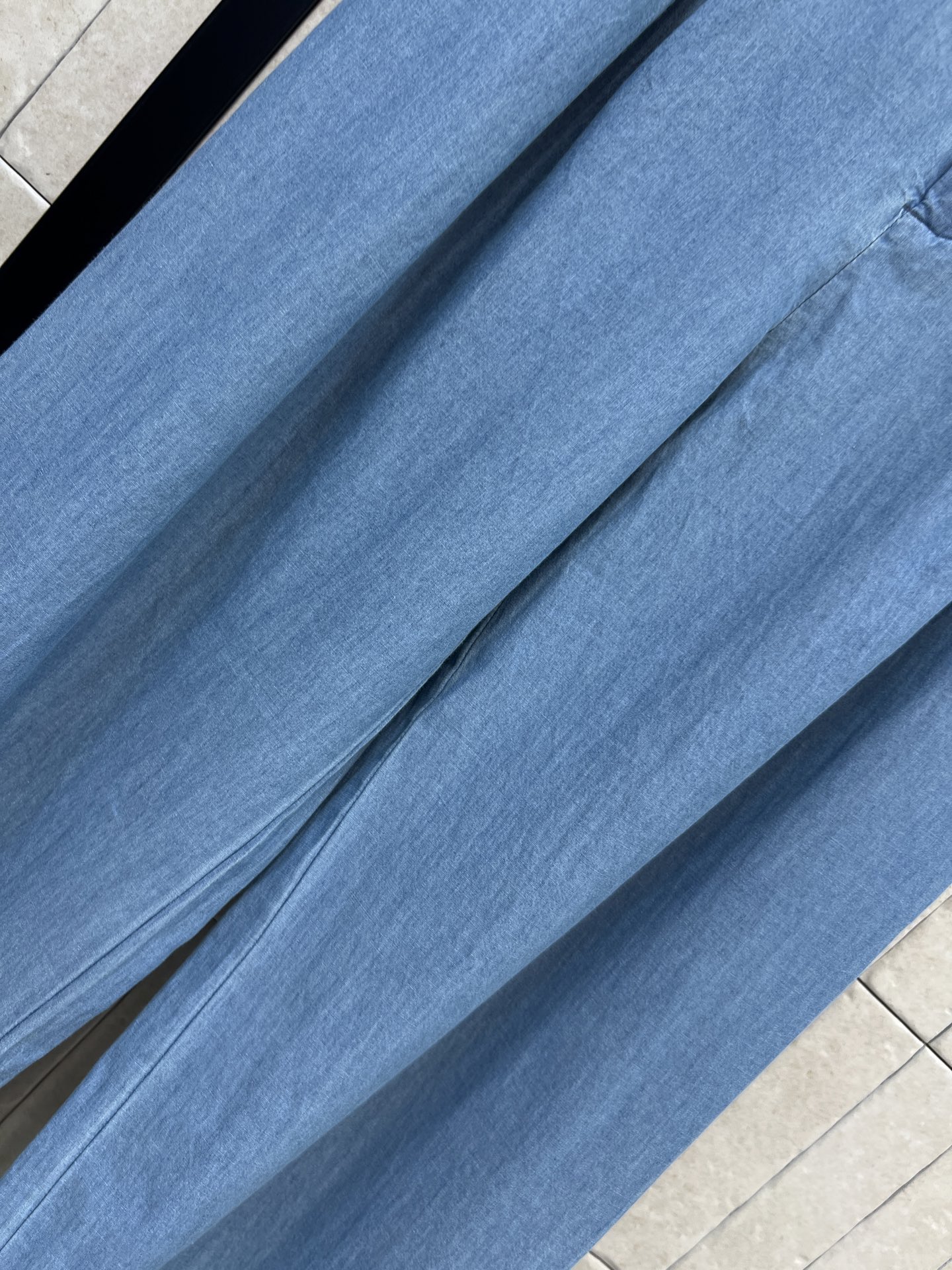 SLP家 牛仔阔腿裤 高腰+宽松直筒设计 显瘦又修饰腿型 高腰打褶剪裁 优化腰腹线条 后松紧腰头 穿着无