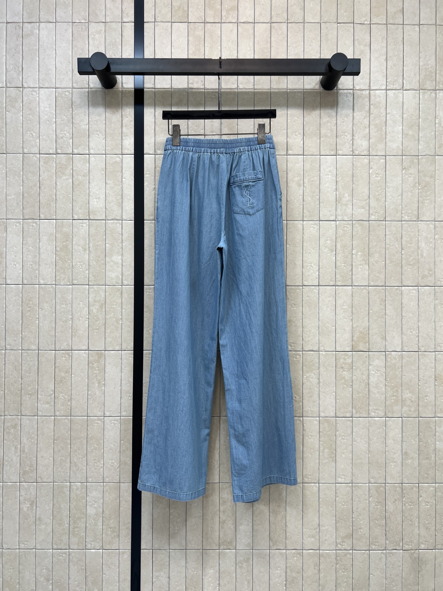 SLP家 牛仔阔腿裤 高腰+宽松直筒设计 显瘦又修饰腿型 高腰打褶剪裁 优化腰腹线条 后松紧腰头 穿着无