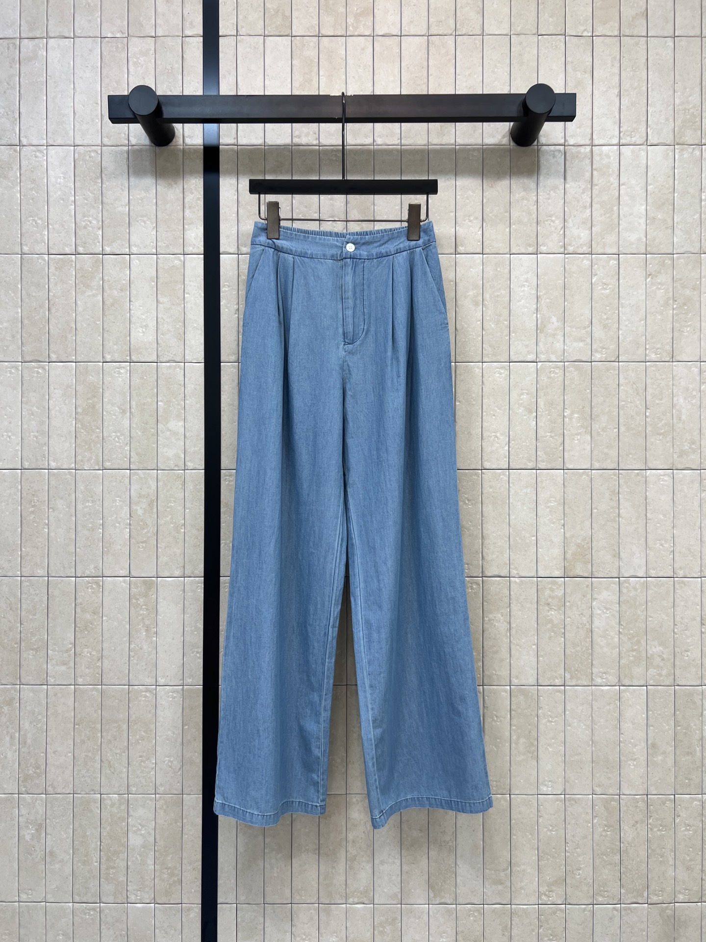 SLP家 牛仔阔腿裤 高腰+宽松直筒设计 显瘦又修饰腿型 高腰打褶剪裁 优化腰腹线条 后松紧腰头 穿着无