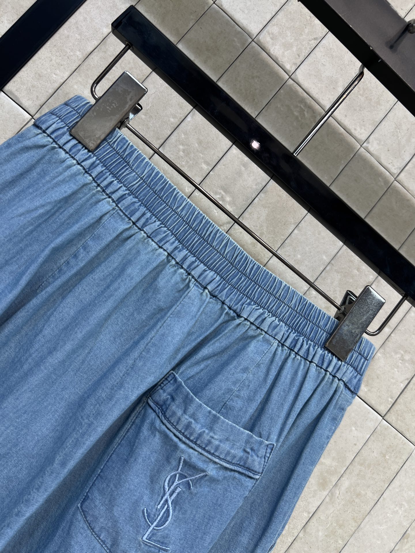 SLP家 牛仔阔腿裤 高腰+宽松直筒设计 显瘦又修饰腿型 高腰打褶剪裁 优化腰腹线条 后松紧腰头 穿着无