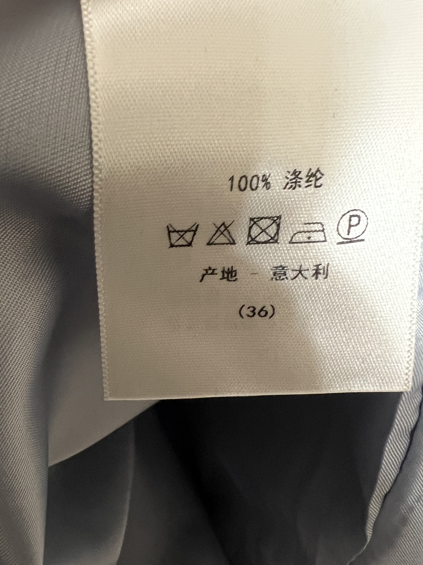 D家 26春夏新款 印花高腰裤裙裙 高品质面料 表面微光泽 触感顺滑 剪裁简约 经典老花图案 腰部金属纽