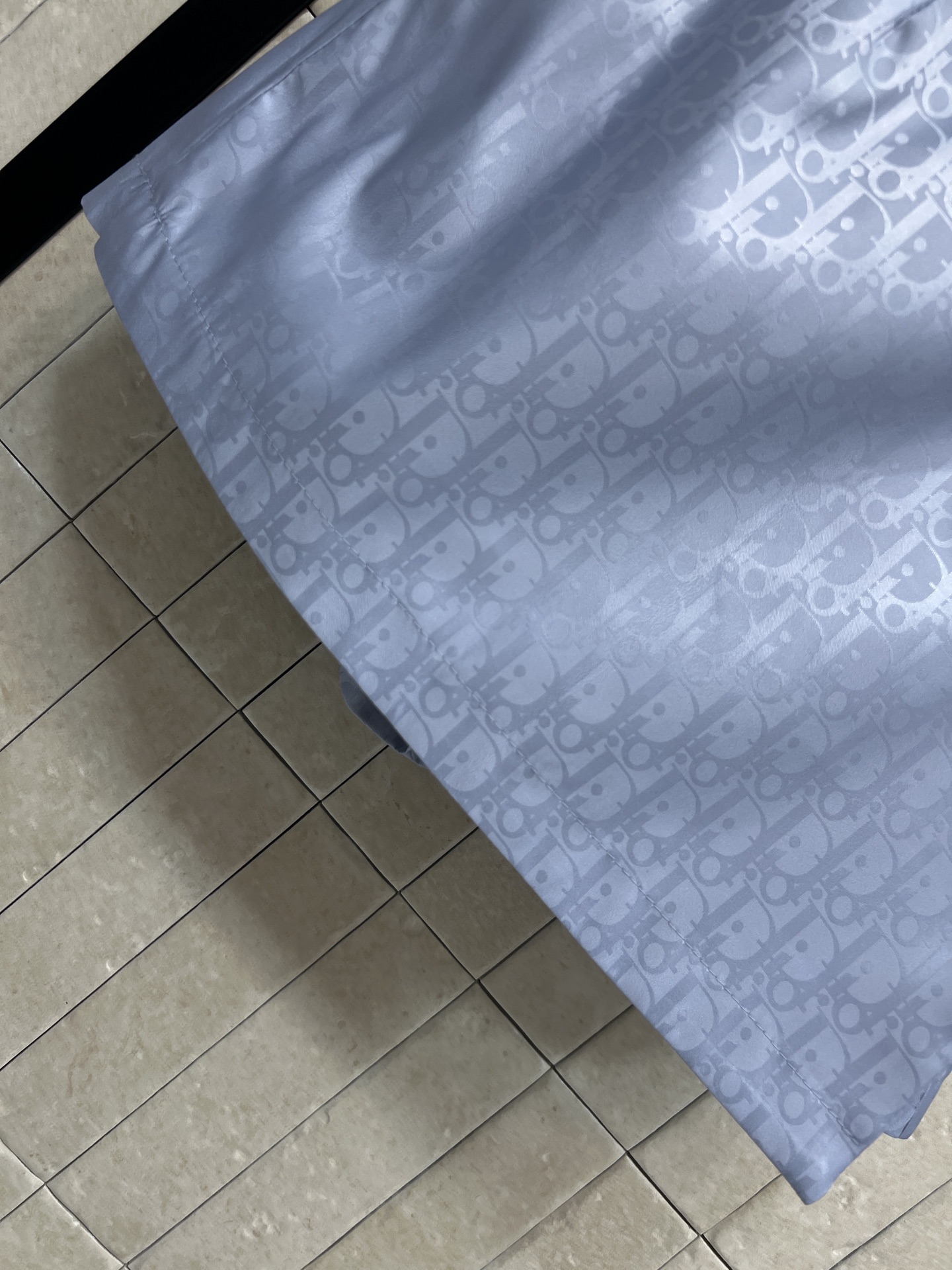 D家 26春夏新款 印花高腰裤裙裙 高品质面料 表面微光泽 触感顺滑 剪裁简约 经典老花图案 腰部金属纽