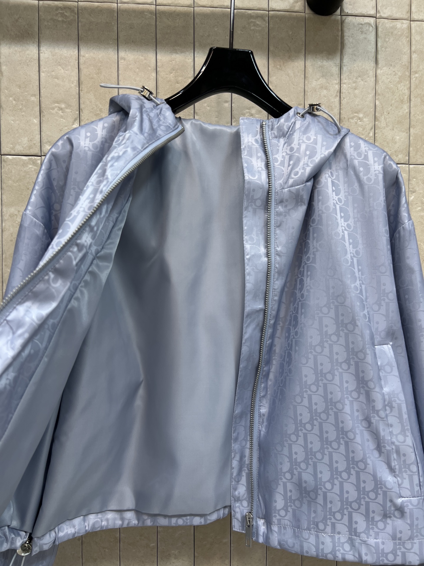 D家 26春夏新款 印花连帽外套 短款宽松版型+连帽设计 实用又时髦 颜色清新百搭 面料轻薄透气 自带品