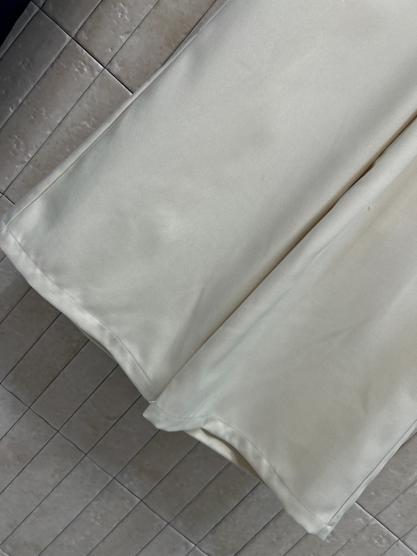 MIU家 26春夏新款 工装阔腿裤垂坠感面料轻薄透气 高腰阔腿+松紧腰头 抽绳设计超贴心 适合各种身材 