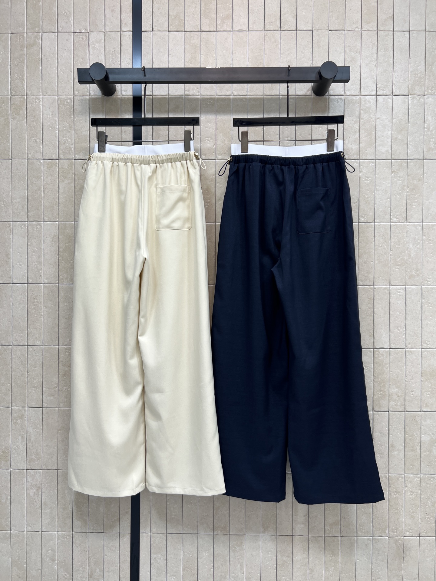 MIU家 26春夏新款 工装阔腿裤垂坠感面料轻薄透气 高腰阔腿+松紧腰头 抽绳设计超贴心 适合各种身材 