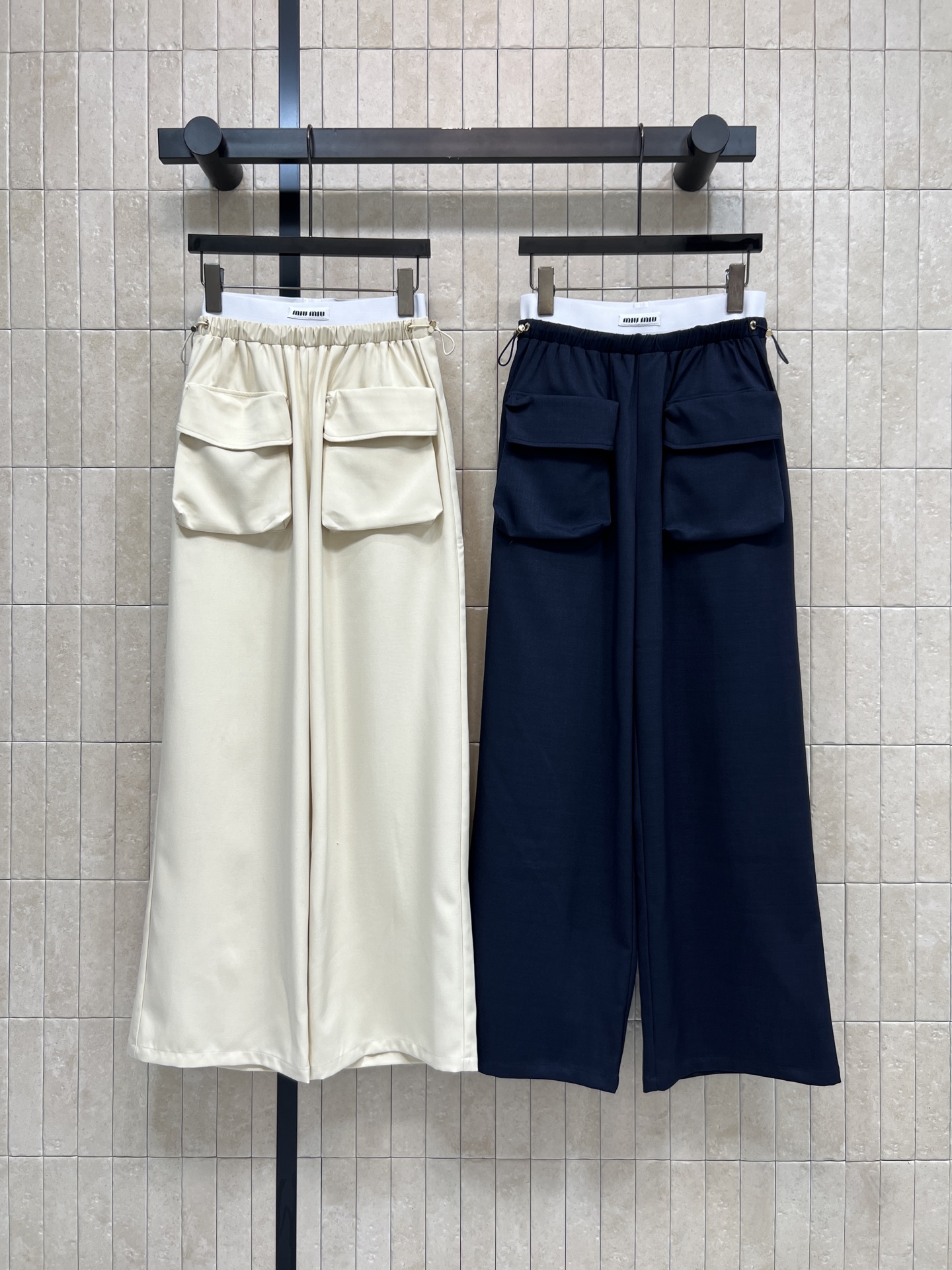 MIU家 26春夏新款 工装阔腿裤垂坠感面料轻薄透气 高腰阔腿+松紧腰头 抽绳设计超贴心 适合各种身材 