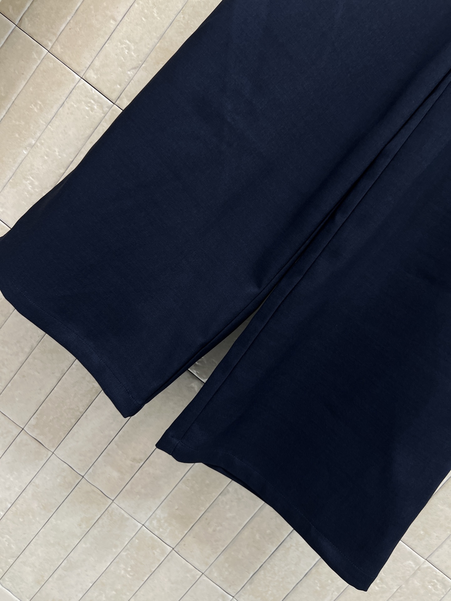 MIU家 26春夏新款 工装阔腿裤垂坠感面料轻薄透气 高腰阔腿+松紧腰头 抽绳设计超贴心 适合各种身材 