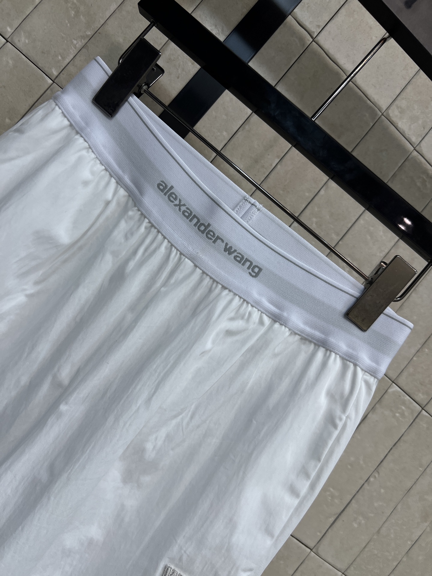 AW家 26春夏新款 高腰休闲阔腿裤 速干面料轻薄透气 春夏穿自带凉感 宽松直筒版型+可调节裤脚设计 藏