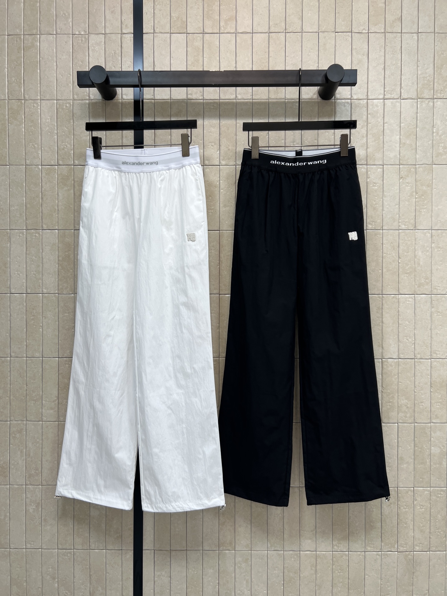 AW家 26春夏新款 高腰休闲阔腿裤 速干面料轻薄透气 春夏穿自带凉感 宽松直筒版型+可调节裤脚设计 藏