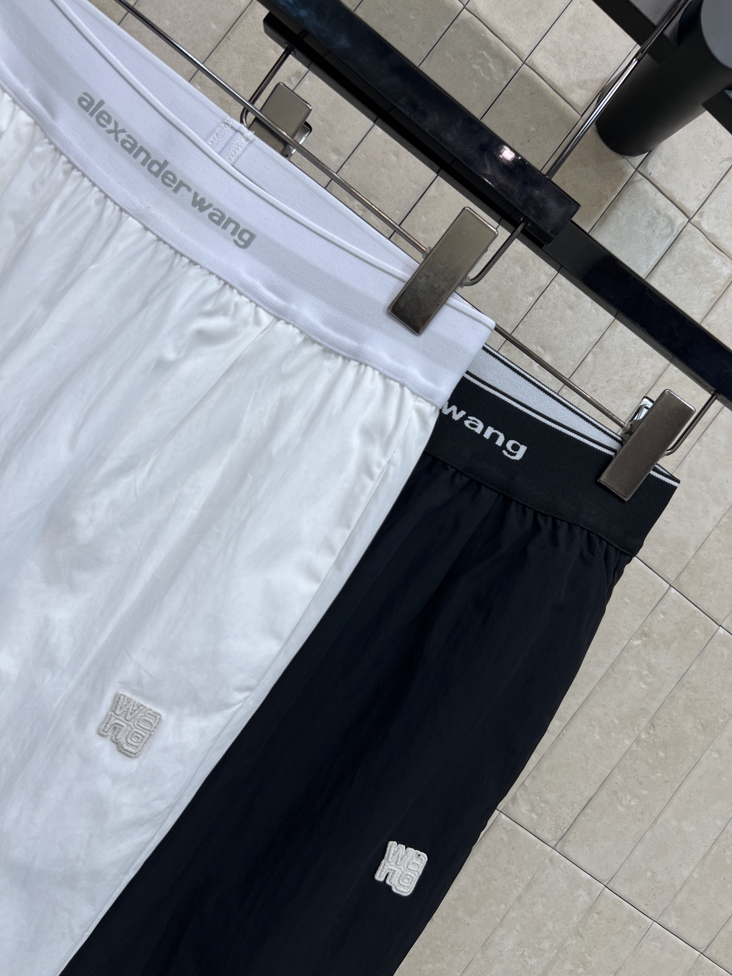 AW家 26春夏新款 高腰休闲阔腿裤 速干面料轻薄透气 春夏穿自带凉感 宽松直筒版型+可调节裤脚设计 藏