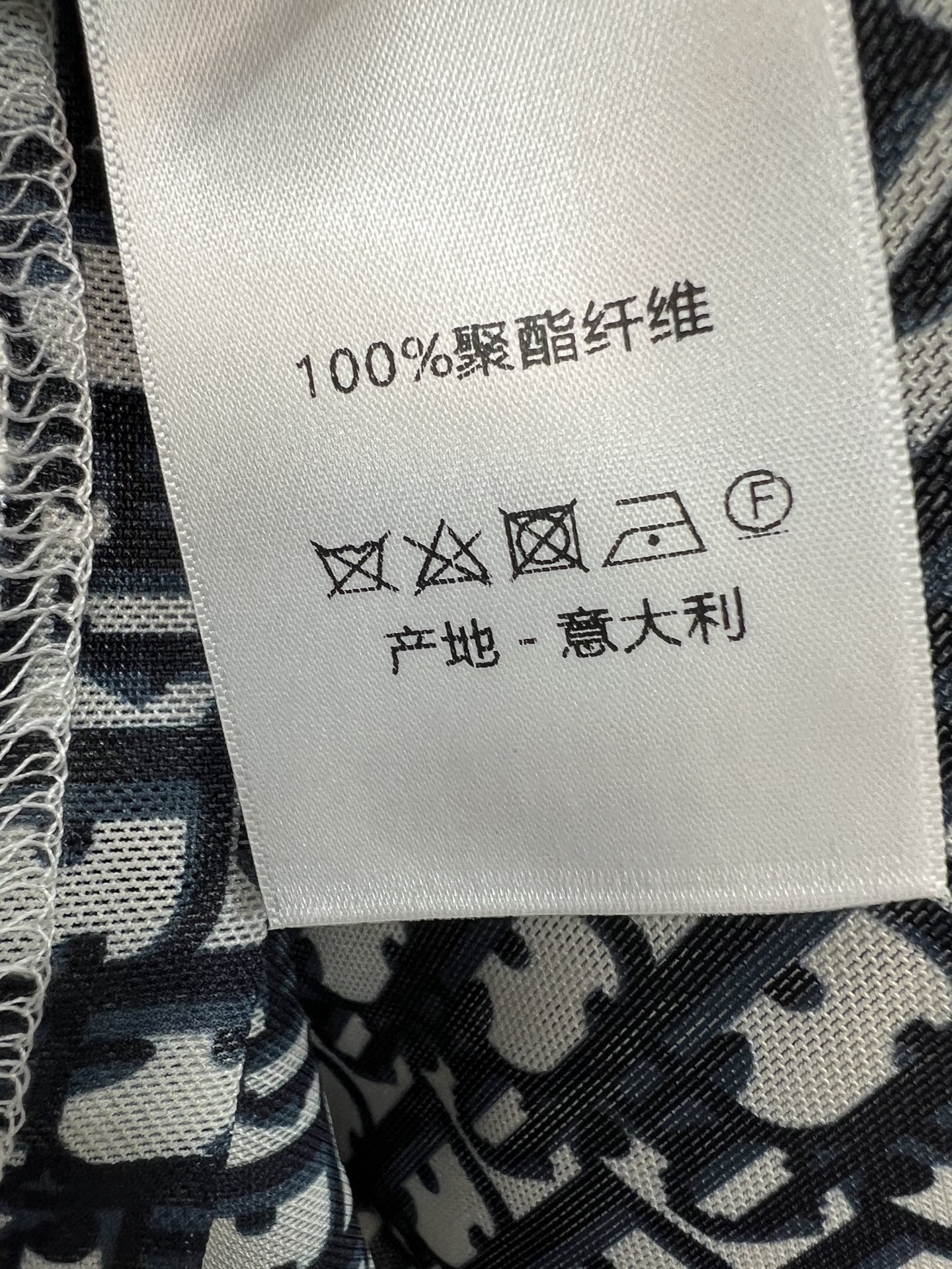 D家 26春夏新款 老花短袖T恤 黑白字母图案超有辨识度 轻盈透气 春夏天穿超舒服 实用又时髦 宽松圆领