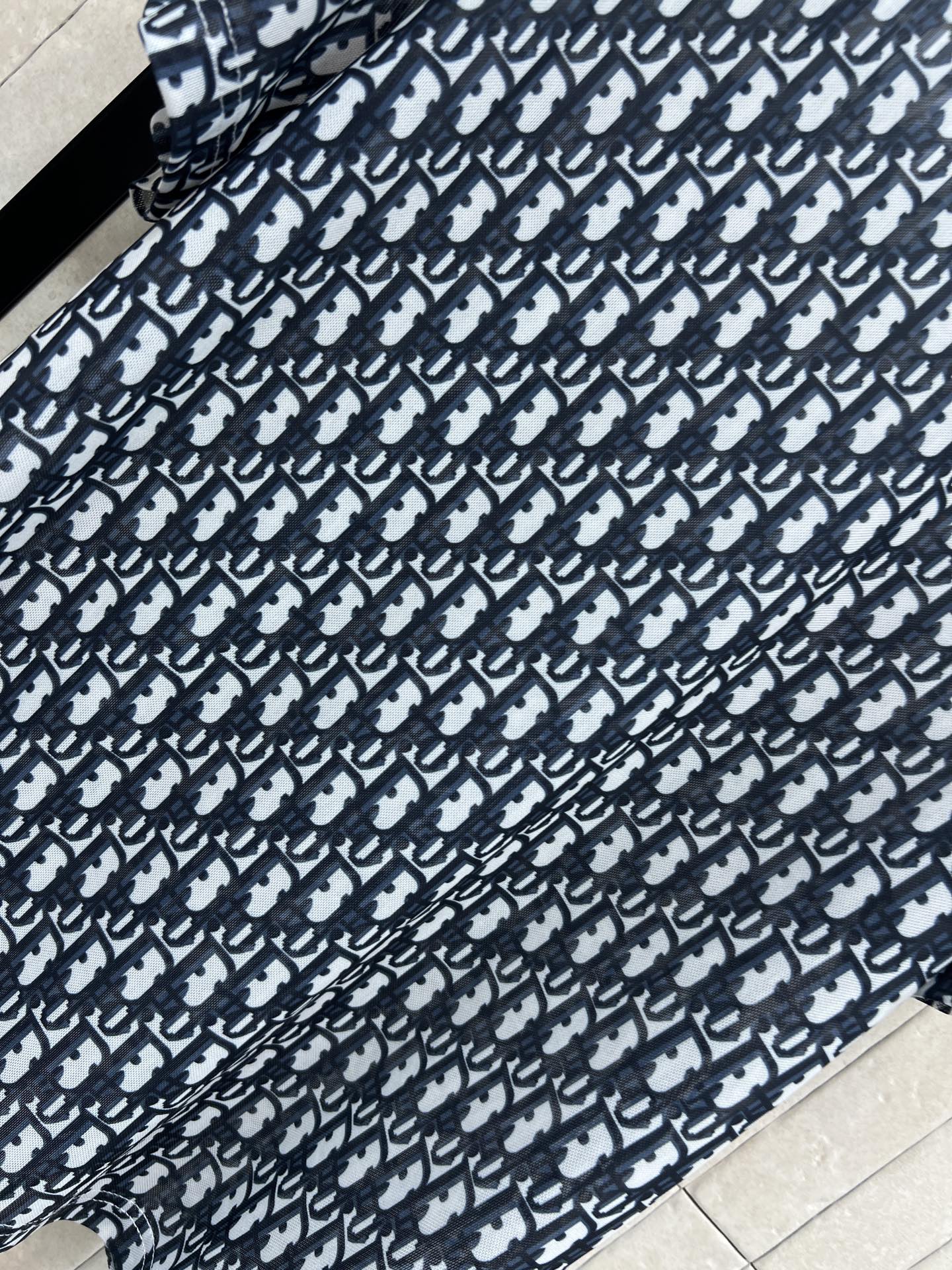 D家 26春夏新款 老花短袖T恤 黑白字母图案超有辨识度 轻盈透气 春夏天穿超舒服 实用又时髦 宽松圆领