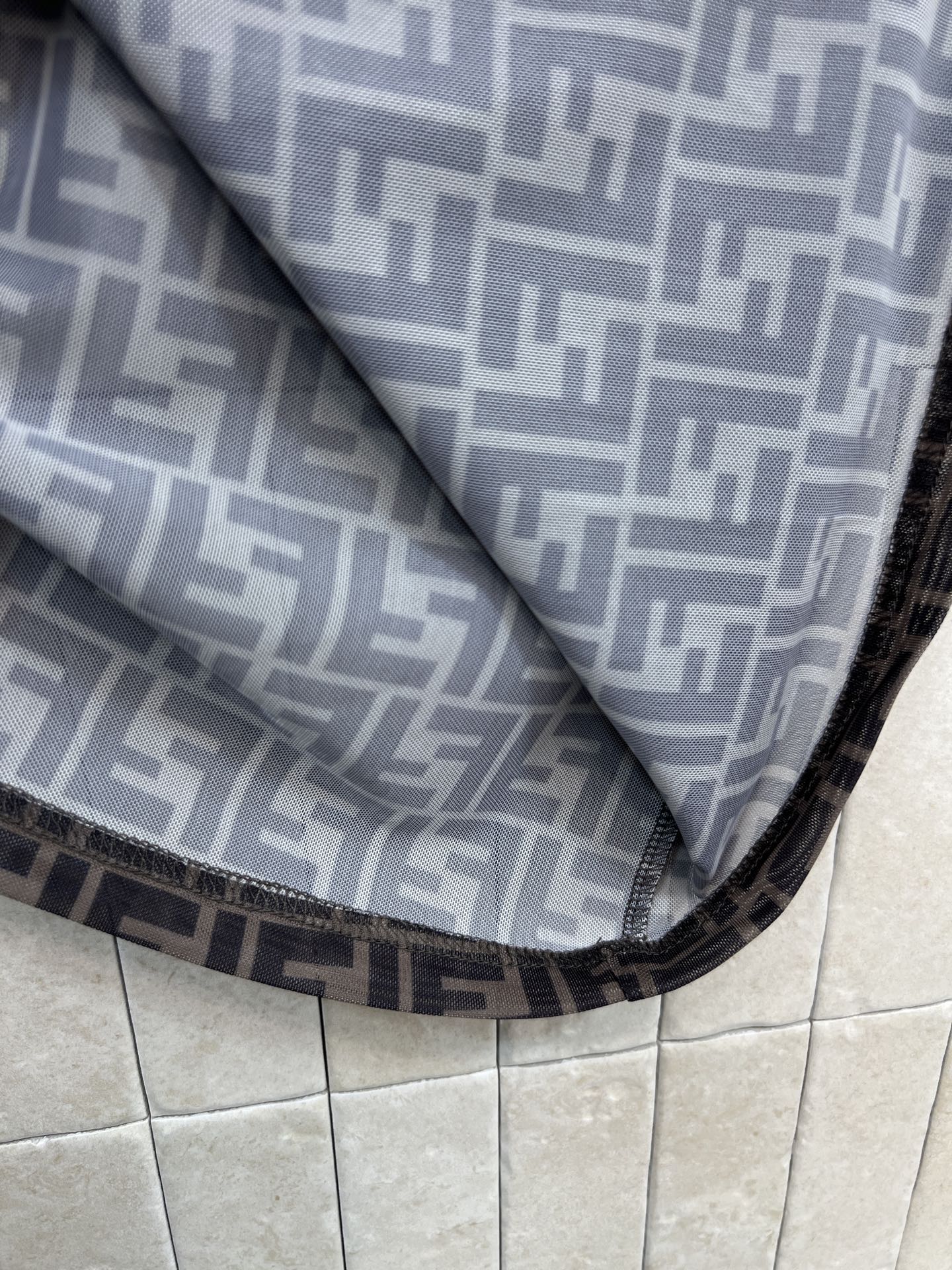 FD家 26春夏新款 老花短袖T恤 轻薄网纱面料 透气不闷汗 自带凉感 标志性双F老花 品牌辨识度拉满 