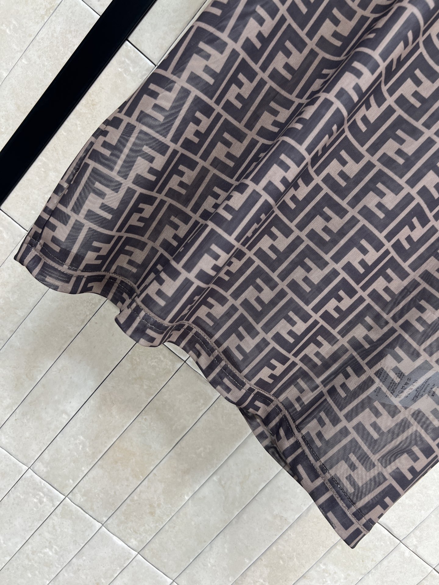 FD家 26春夏新款 老花短袖T恤 轻薄网纱面料 透气不闷汗 自带凉感 标志性双F老花 品牌辨识度拉满 