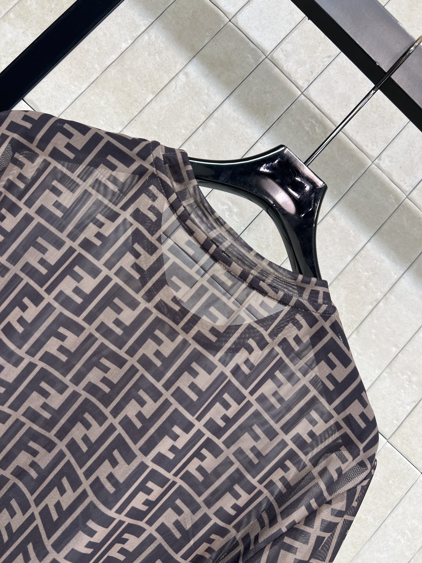 FD家 26春夏新款 老花短袖T恤 轻薄网纱面料 透气不闷汗 自带凉感 标志性双F老花 品牌辨识度拉满 