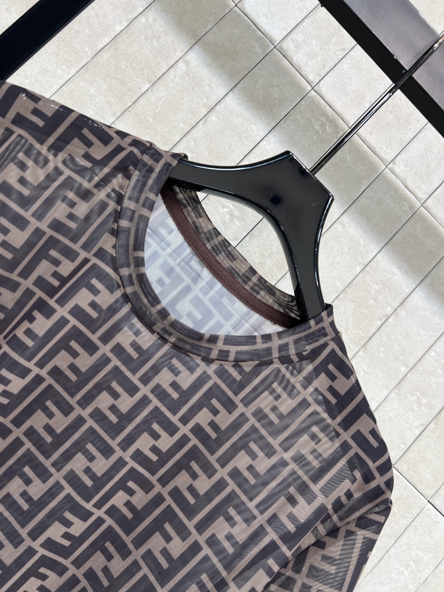 FD家 26春夏新款 老花短袖T恤 轻薄网纱面料 透气不闷汗 自带凉感 标志性双F老花 品牌辨识度拉满 