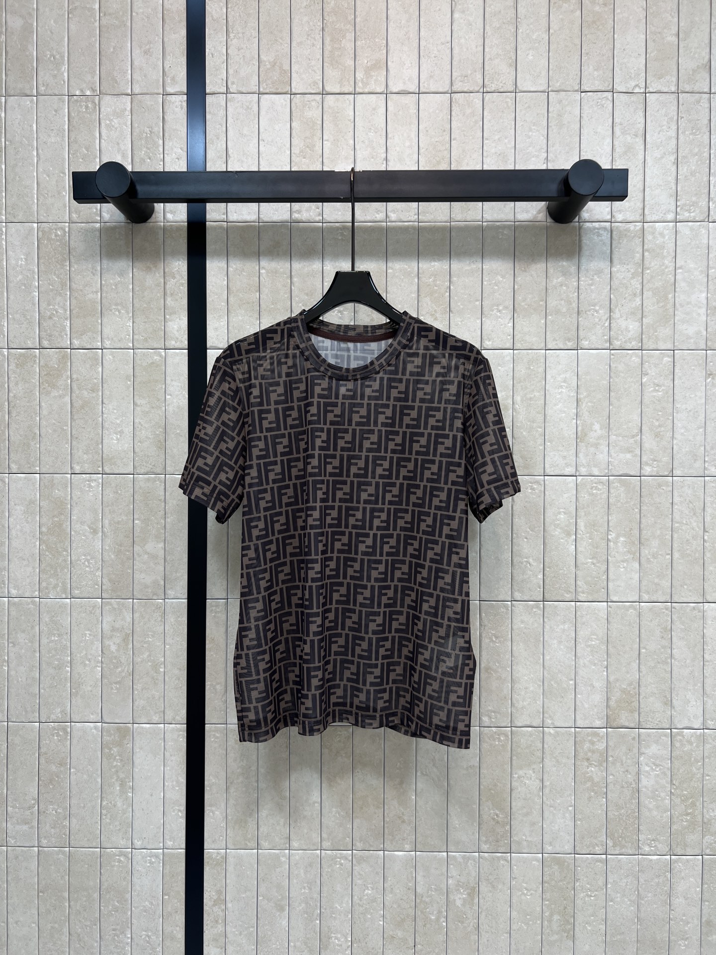 FD家 26春夏新款 老花短袖T恤 轻薄网纱面料 透气不闷汗 自带凉感 标志性双F老花 品牌辨识度拉满 