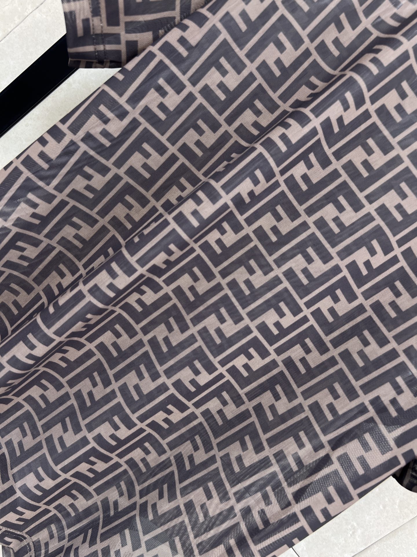 FD家 26春夏新款 老花短袖T恤 轻薄网纱面料 透气不闷汗 自带凉感 标志性双F老花 品牌辨识度拉满 