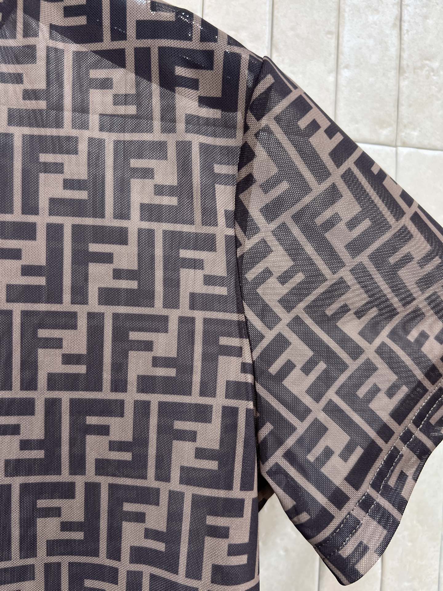 FD家 26春夏新款 老花短袖T恤 轻薄网纱面料 透气不闷汗 自带凉感 标志性双F老花 品牌辨识度拉满 