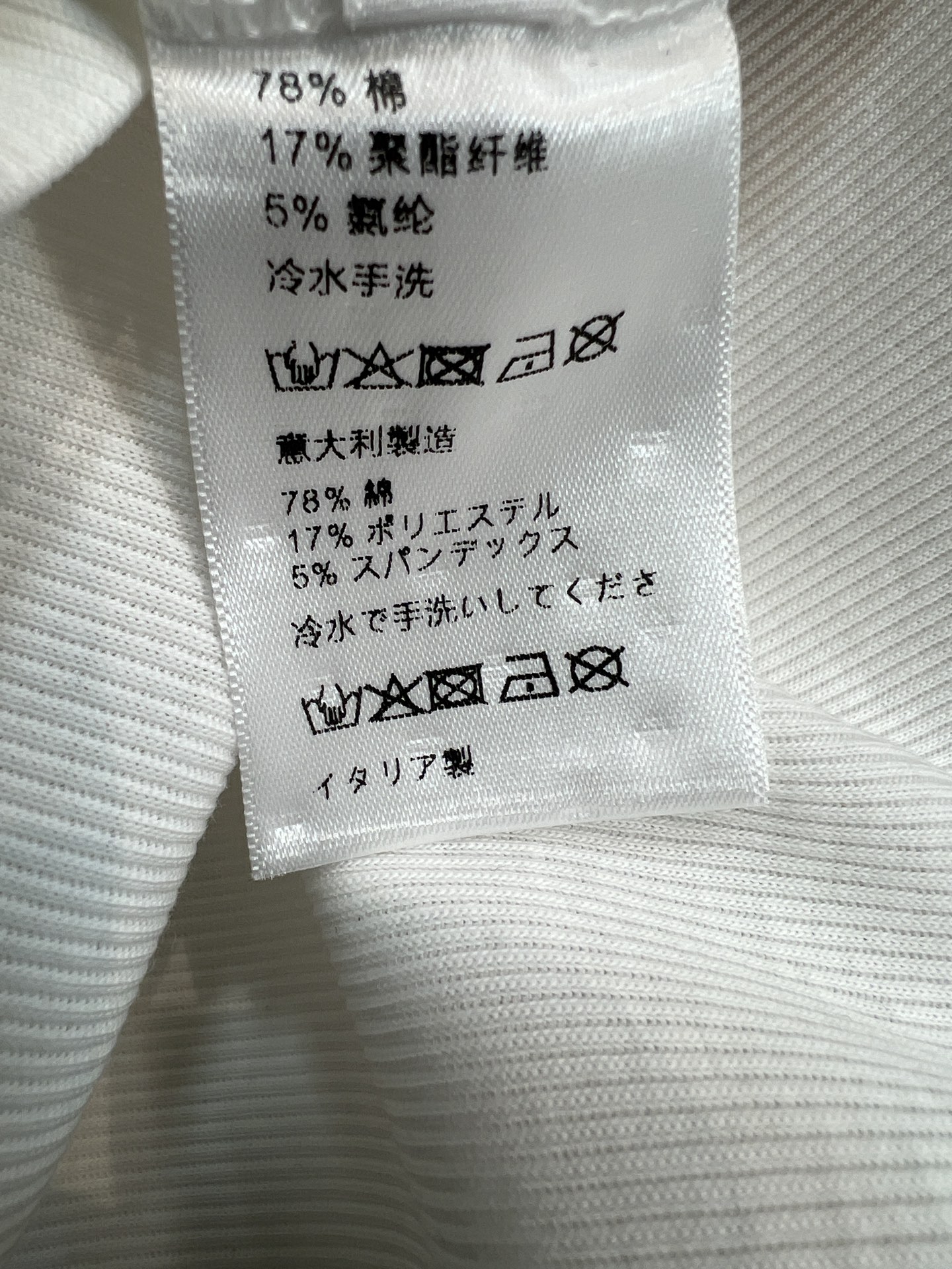 AW家 26春夏新款 烫钻背心 罗纹面料自带肌理感 修身不勒肉 标志性字母刺绣+渐变烫钻工艺 无袖剪裁 