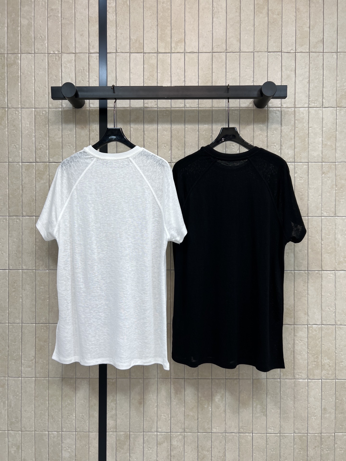 CE家 26春夏新款 圆领插肩短袖T恤 采用轻薄透气面料春夏天穿超舒服 插肩设计修饰肩部线条 活动更灵活