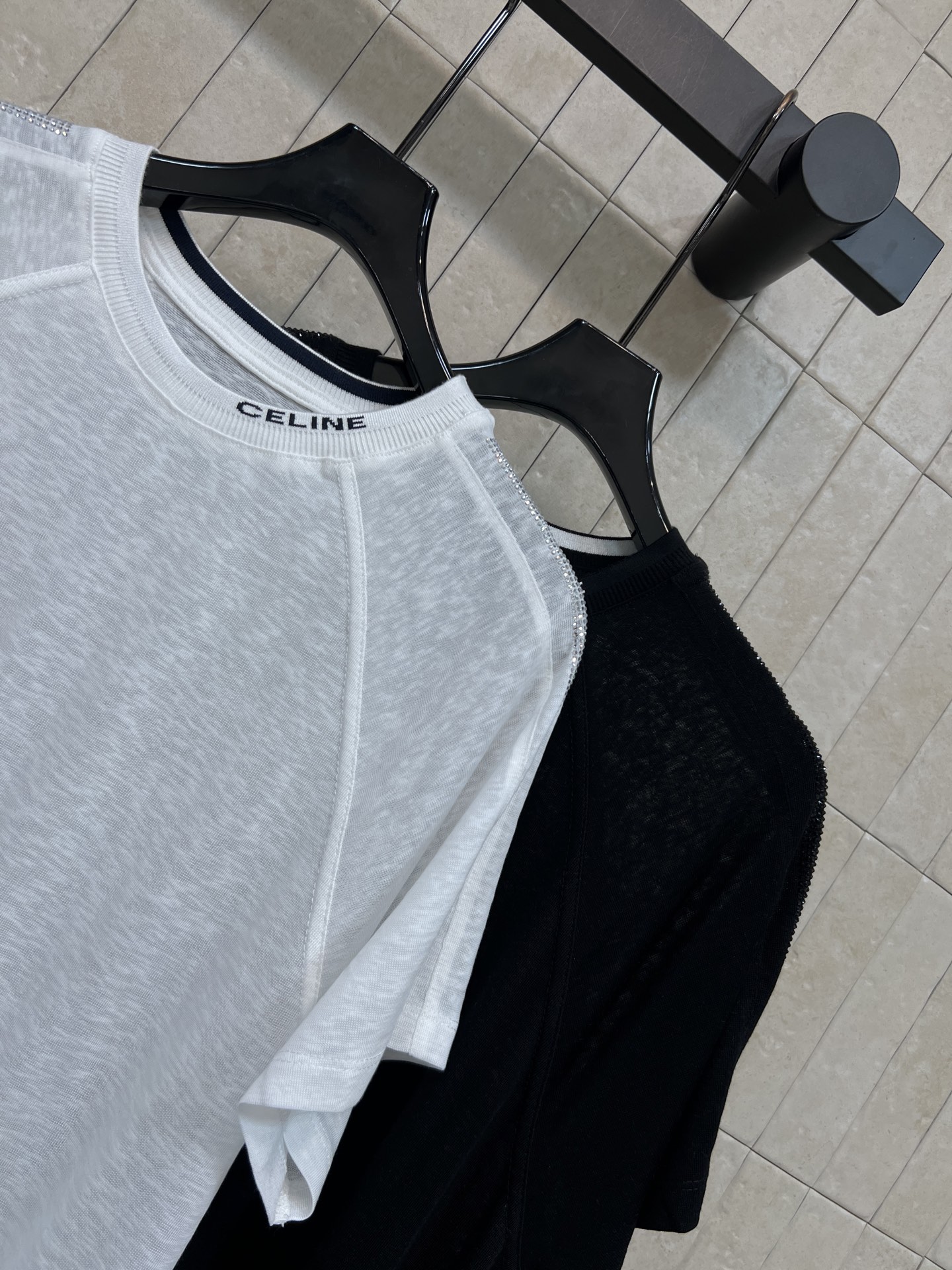 CE家 26春夏新款 圆领插肩短袖T恤 采用轻薄透气面料春夏天穿超舒服 插肩设计修饰肩部线条 活动更灵活