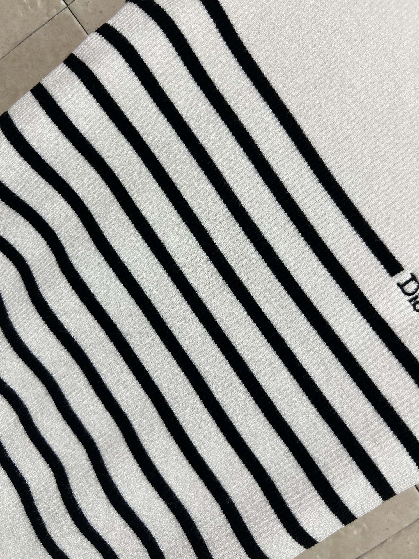 D家 26春夏新款 条纹针织背心 针织面料柔软透气 春夏穿超舒服 圆领无袖设计 简约大方 胸前Logo超