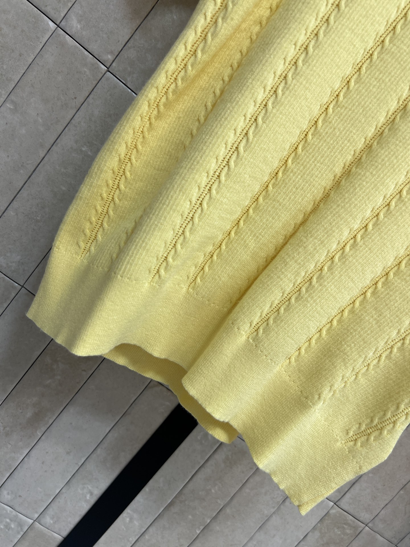 MIU家 26春夏新款 圆领针织短袖T恤 圆领简约 胸前精致的刺绣logo 简约精致 春夏季节穿着超舒适