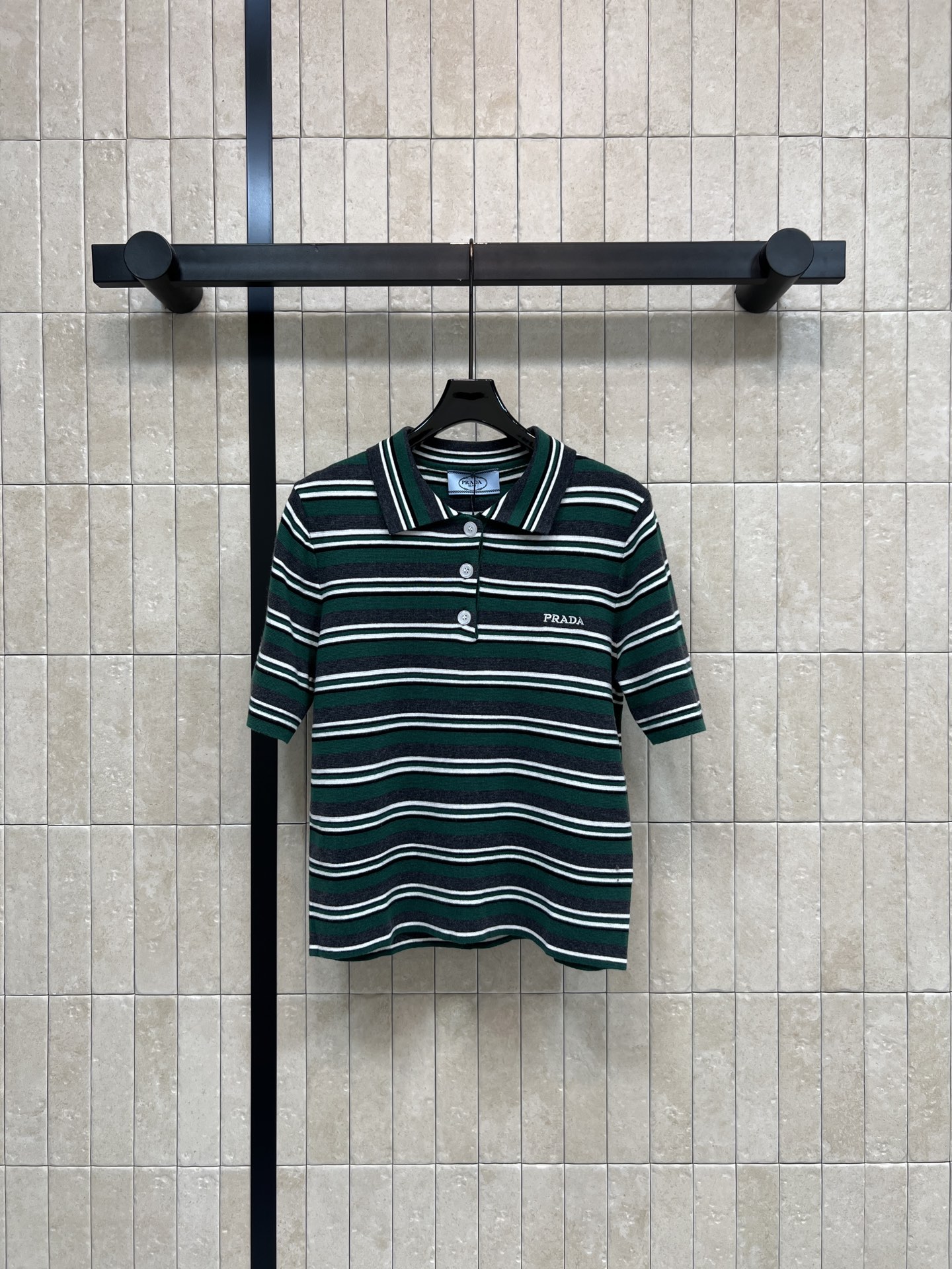 PD家 26春夏新款 条纹翻领短袖T恤 Polo翻领+刺绣logo 细节感拉满 短款剪裁 优化身材比例 