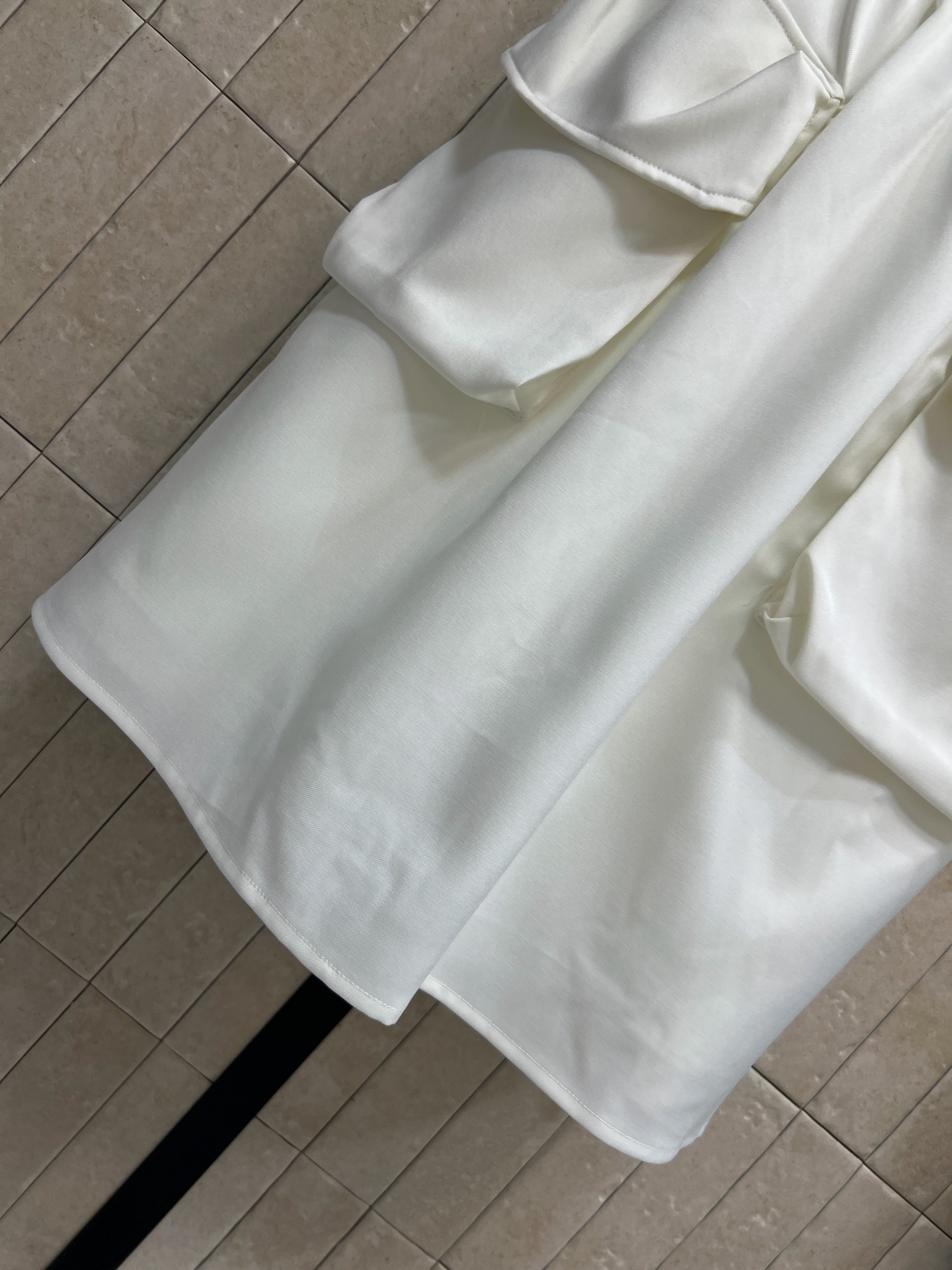 PD家 26春夏新款 圆领短袖连衣裙 垂坠感面料挺括有型 圆领+短袖的简约廓形 胸前收腰+裙摆抽褶设计 