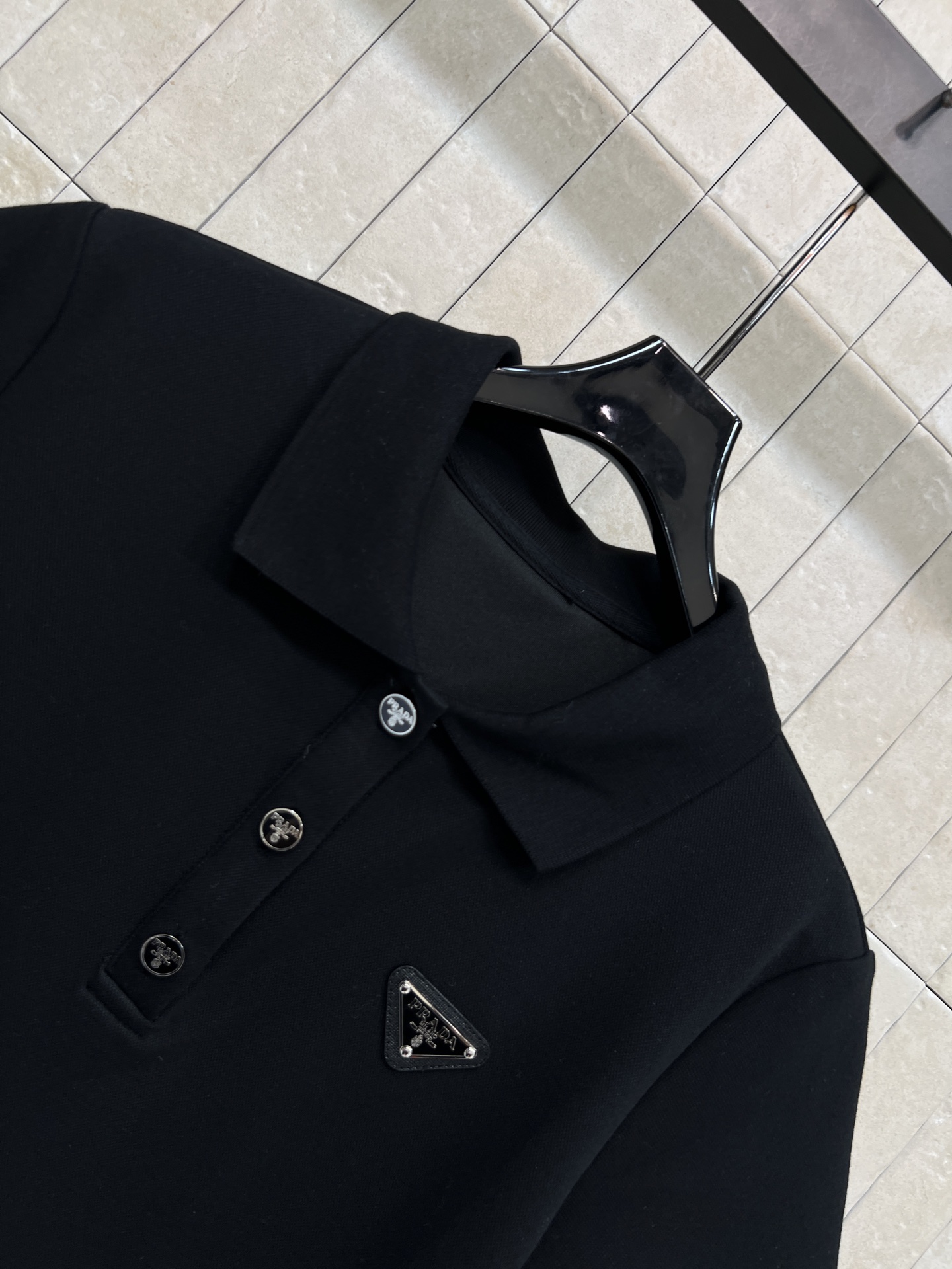 PD家 26春夏新款 POLO领连衣裙 垂坠感面料 舒适透气 经典Polo翻领设计 减龄又百搭 三颗纽扣