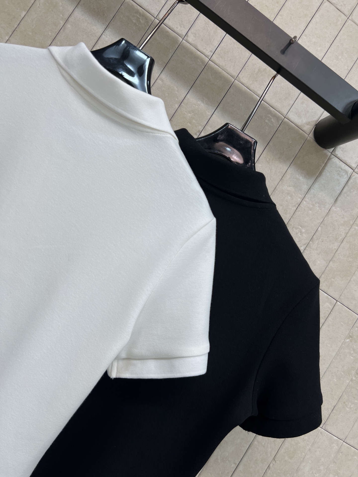 PD家 26春夏新款 POLO领连衣裙 垂坠感面料 舒适透气 经典Polo翻领设计 减龄又百搭 三颗纽扣