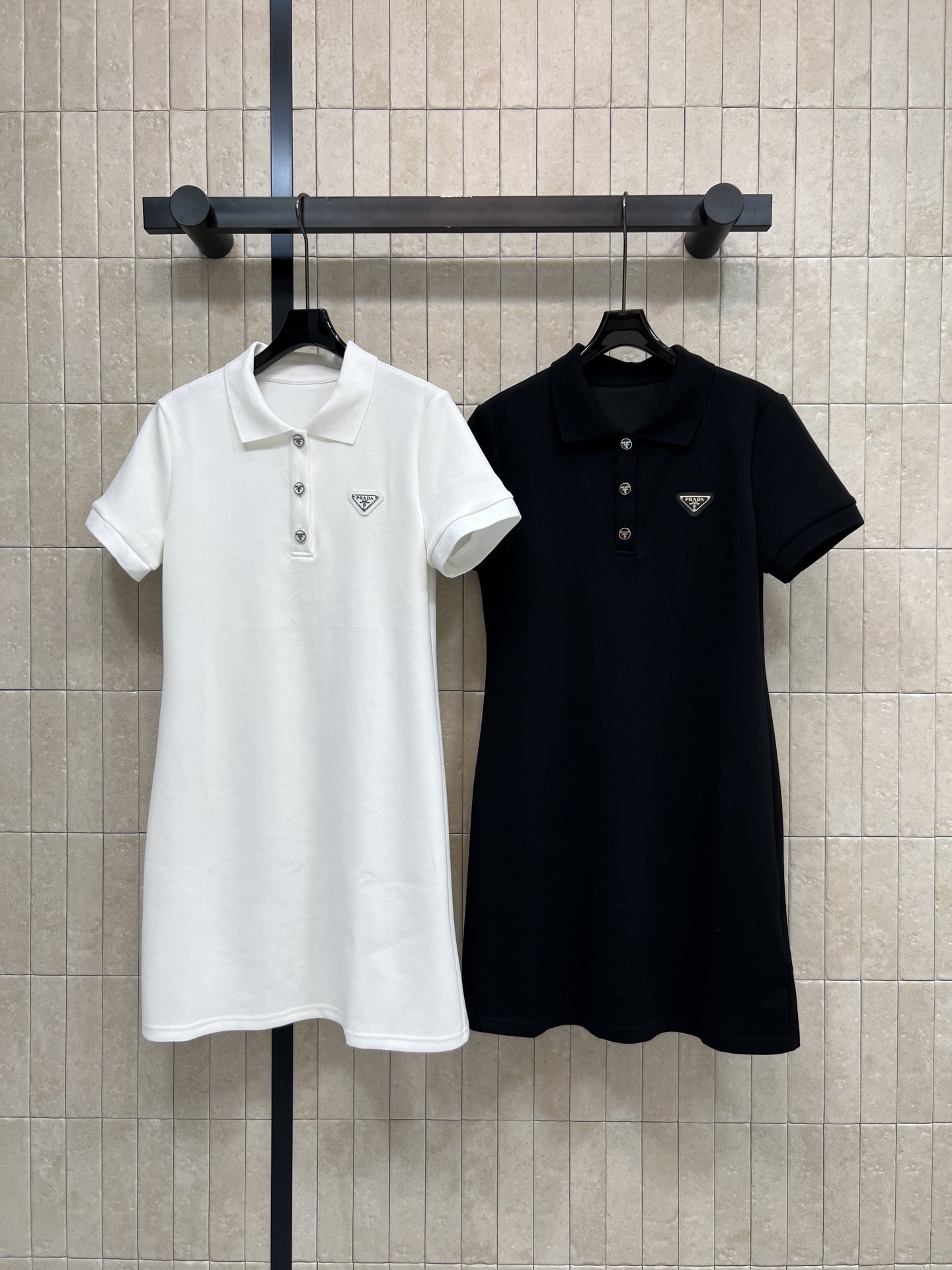 PD家 26春夏新款 POLO领连衣裙 垂坠感面料 舒适透气 经典Polo翻领设计 减龄又百搭 三颗纽扣