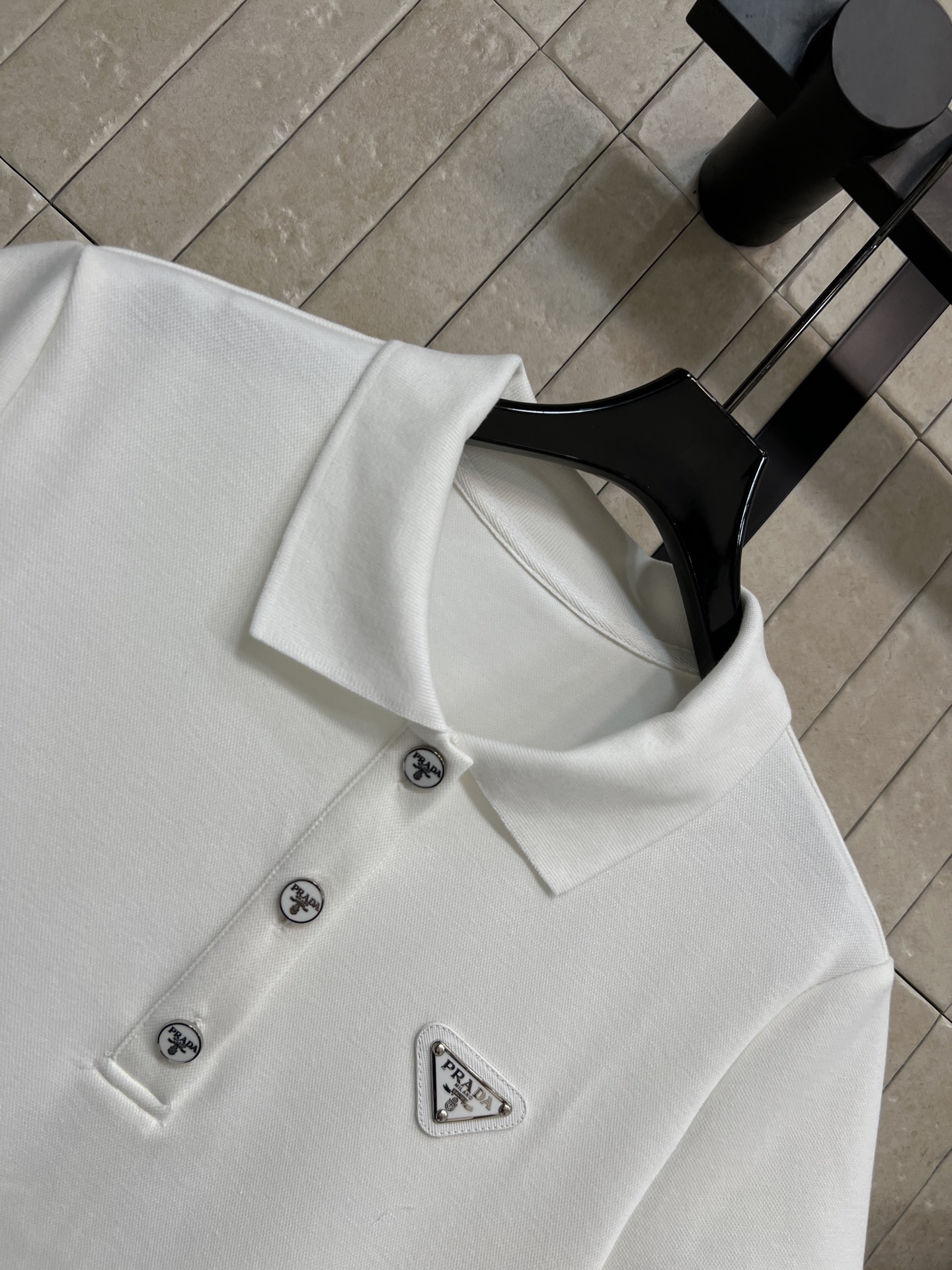 PD家 26春夏新款 POLO领连衣裙 垂坠感面料 舒适透气 经典Polo翻领设计 减龄又百搭 三颗纽扣